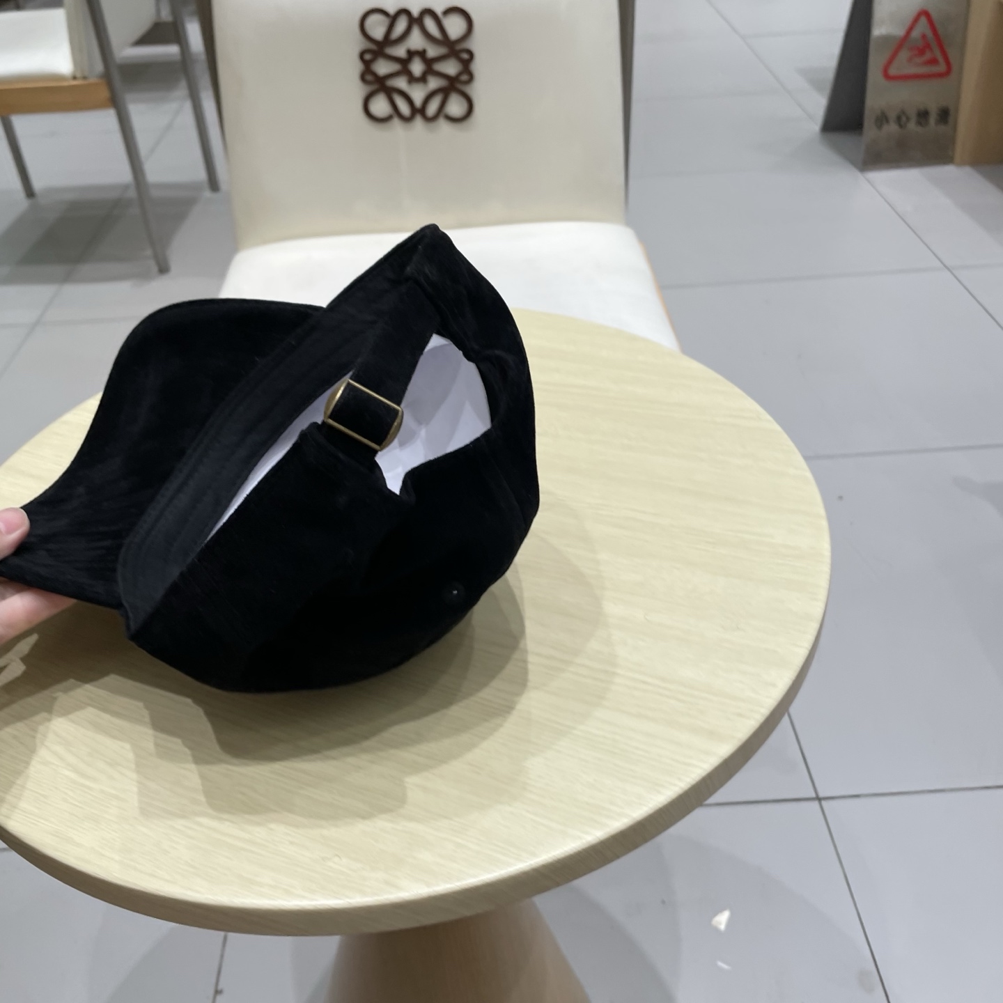  👒罗意威👒LOEWE秋冬棒球帽🧢质感超好，外部线条定位标准，做工精细，简约大气低价走量！