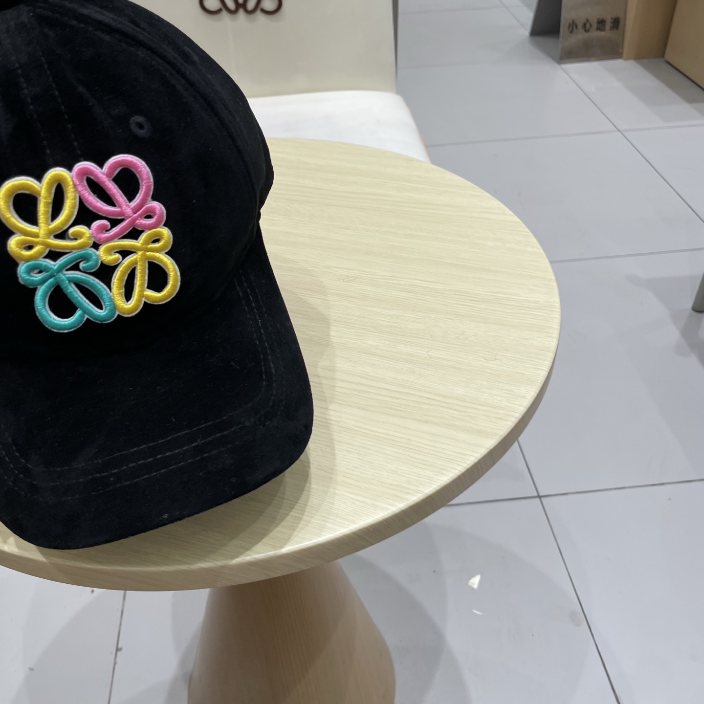  👒罗意威👒LOEWE秋冬棒球帽🧢质感超好，外部线条定位标准，做工精细，简约大气低价走量！