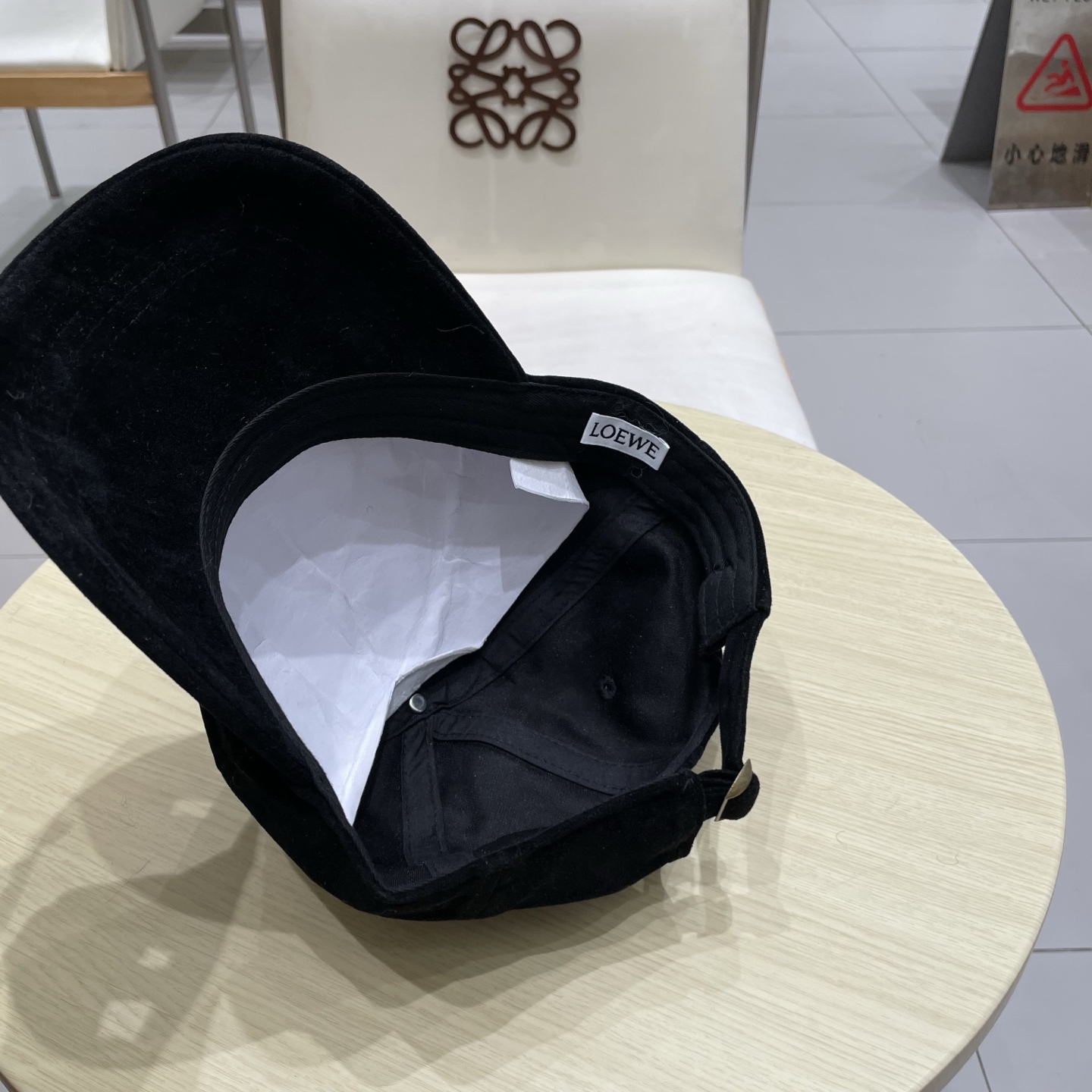  👒罗意威👒LOEWE秋冬棒球帽🧢质感超好，外部线条定位标准，做工精细，简约大气低价走量！