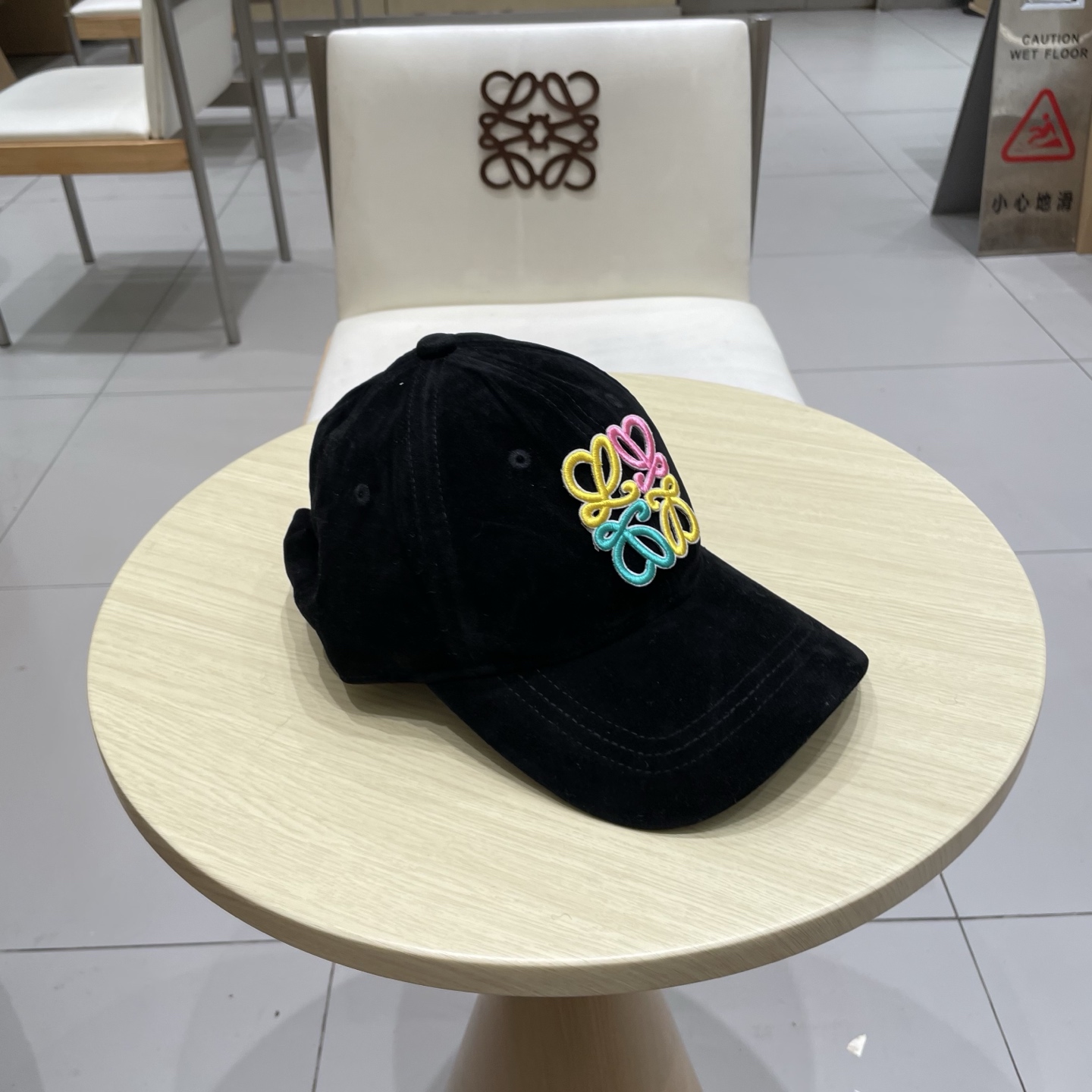  👒罗意威👒LOEWE秋冬棒球帽🧢质感超好，外部线条定位标准，做工精细，简约大气低价走量！