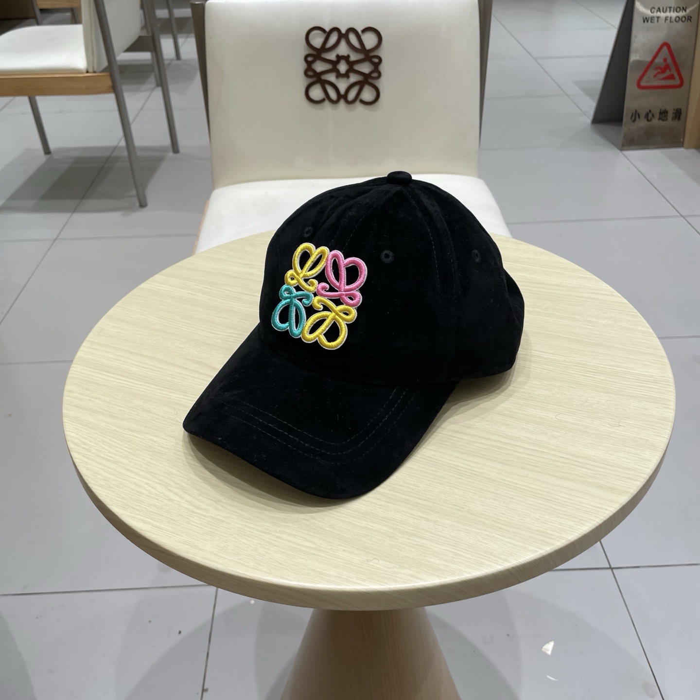  👒罗意威👒LOEWE秋冬棒球帽🧢质感超好，外部线条定位标准，做工精细，简约大气低价走量！