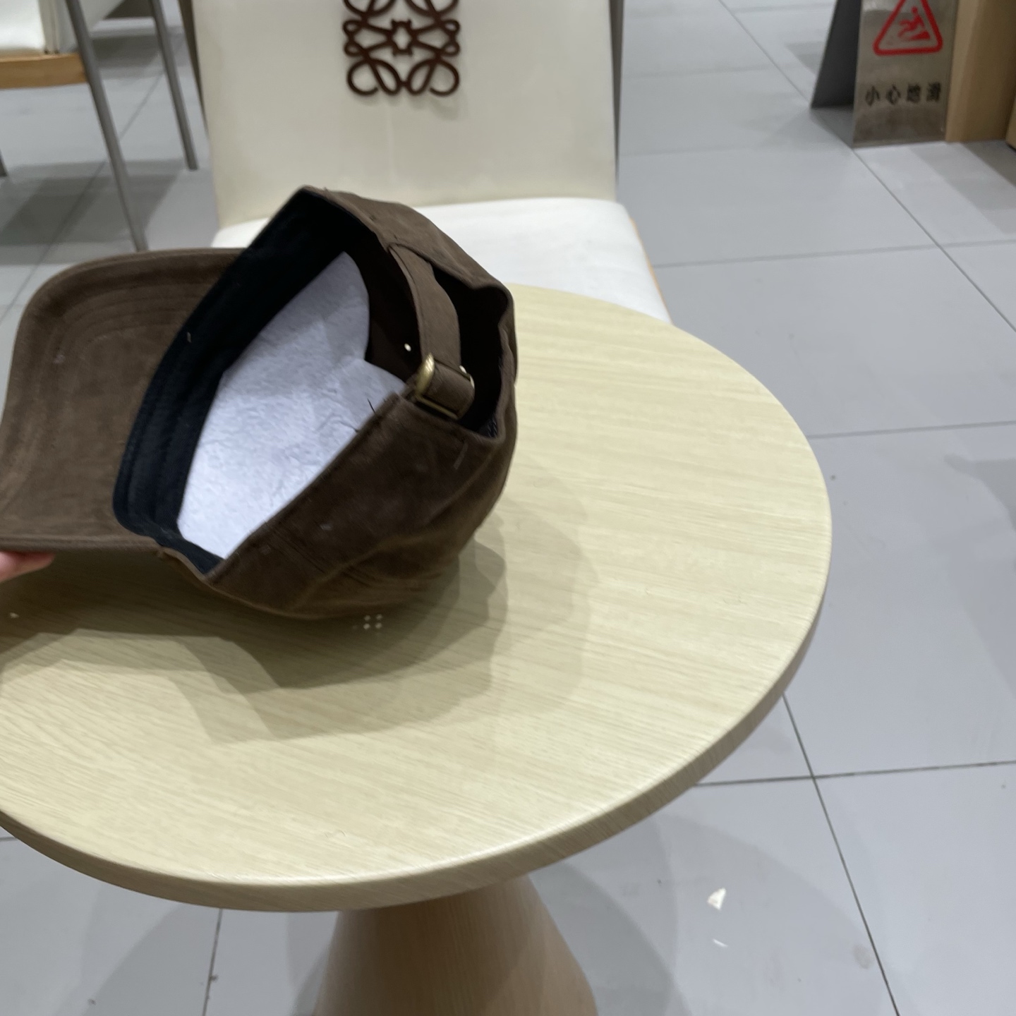  👒罗意威👒LOEWE秋冬棒球帽🧢质感超好，外部线条定位标准，做工精细，简约大气低价走量！