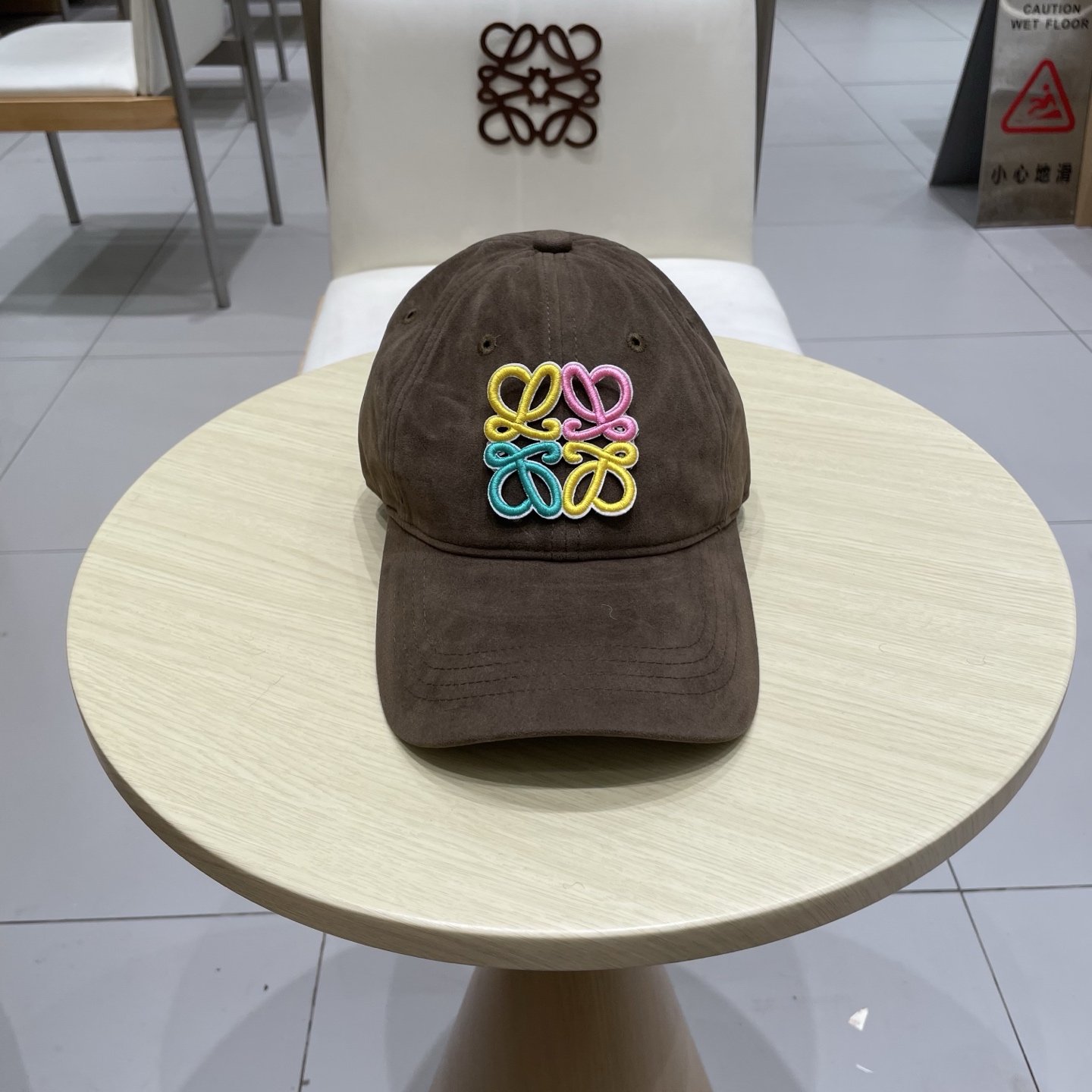  👒罗意威👒LOEWE秋冬棒球帽🧢质感超好，外部线条定位标准，做工精细，简约大气低价走量！