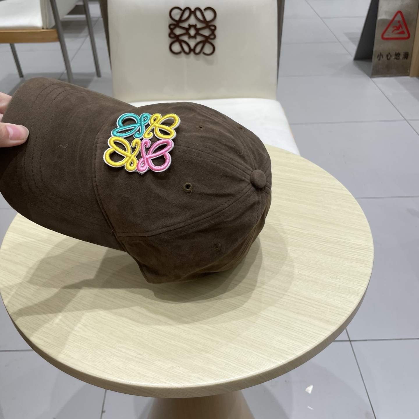  👒罗意威👒LOEWE秋冬棒球帽🧢质感超好，外部线条定位标准，做工精细，简约大气低价走量！