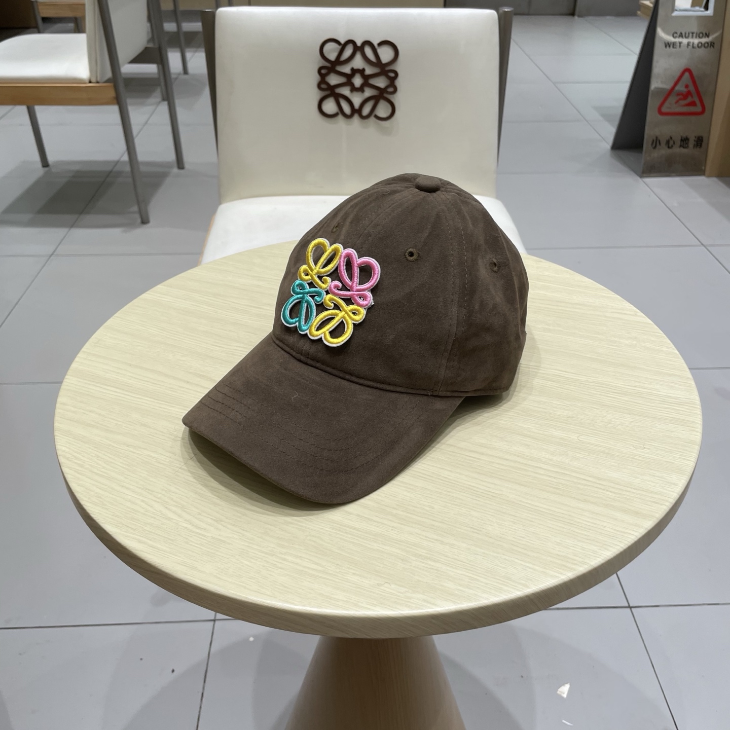  👒罗意威👒LOEWE秋冬棒球帽🧢质感超好，外部线条定位标准，做工精细，简约大气低价走量！