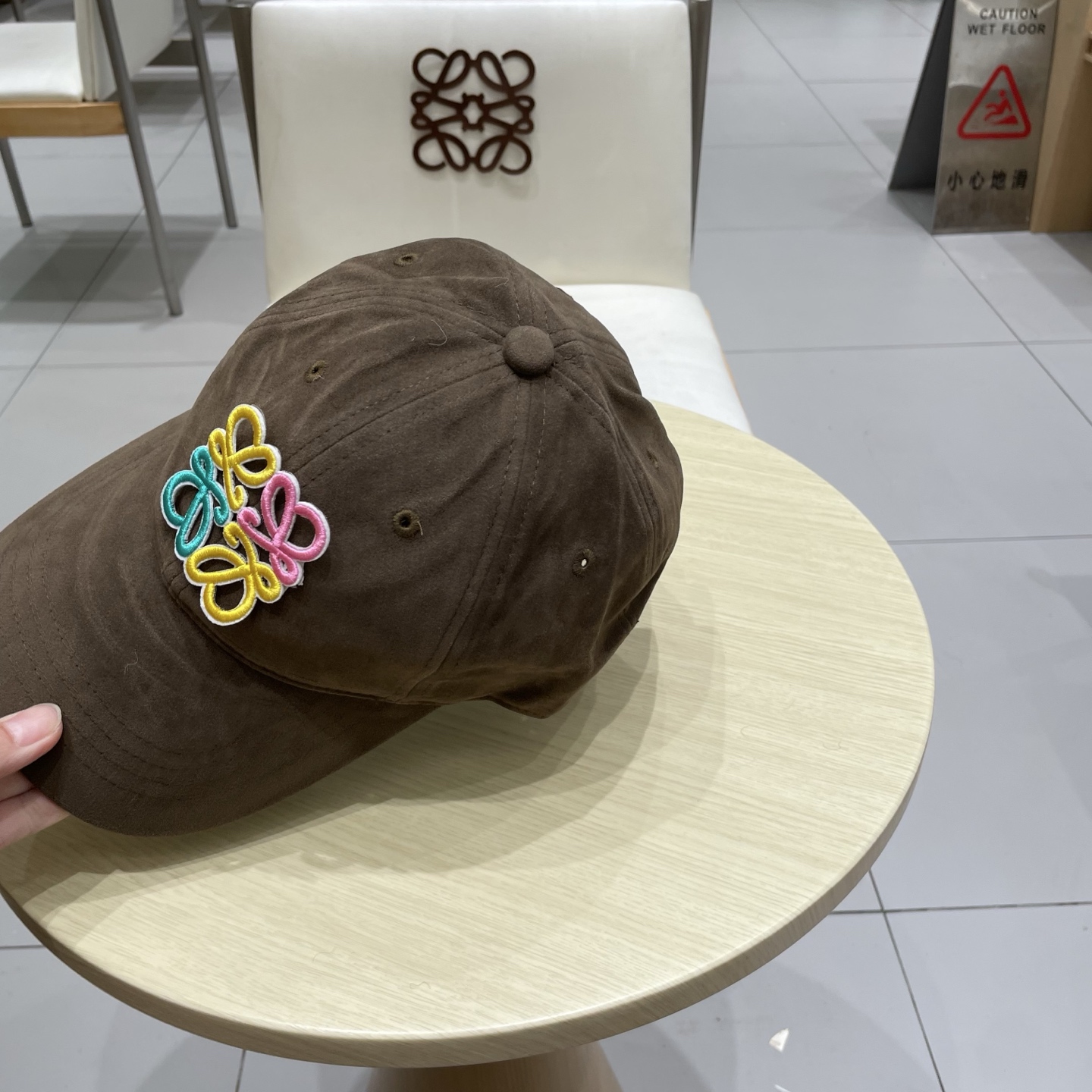  👒罗意威👒LOEWE秋冬棒球帽🧢质感超好，外部线条定位标准，做工精细，简约大气低价走量！