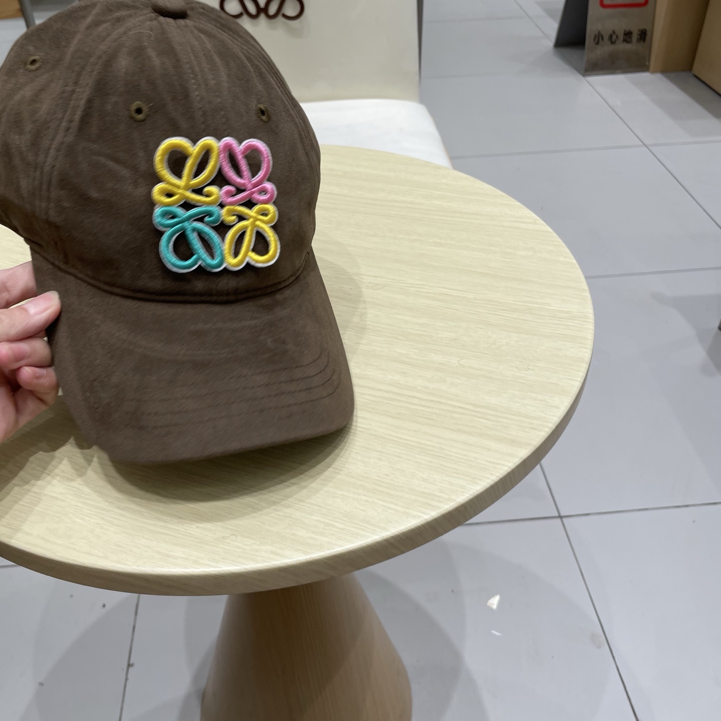  👒罗意威👒LOEWE秋冬棒球帽🧢质感超好，外部线条定位标准，做工精细，简约大气低价走量！