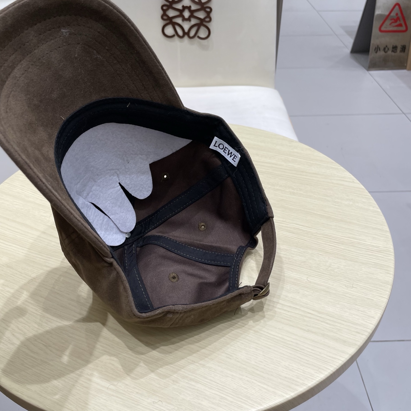  👒罗意威👒LOEWE秋冬棒球帽🧢质感超好，外部线条定位标准，做工精细，简约大气低价走量！