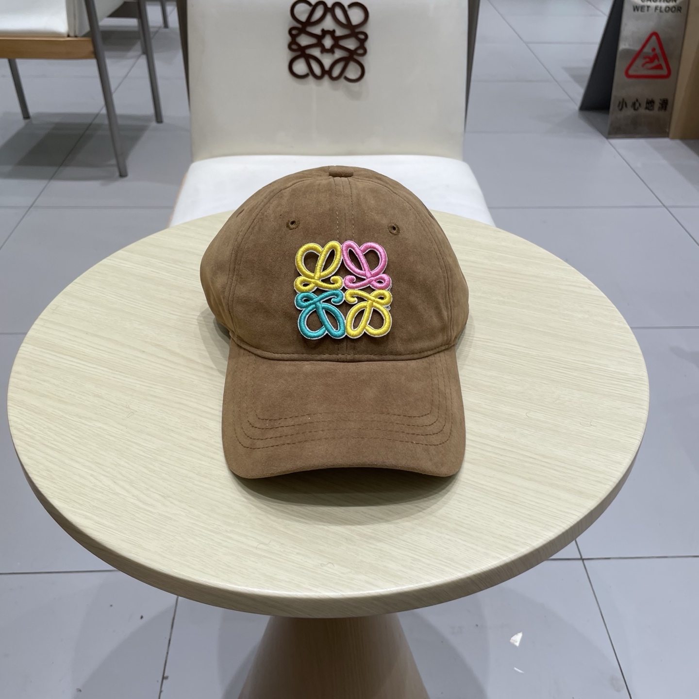  👒罗意威👒LOEWE秋冬棒球帽🧢质感超好，外部线条定位标准，做工精细，简约大气低价走量！