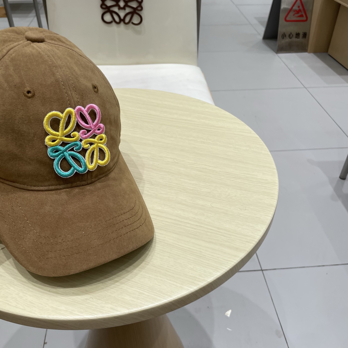  👒罗意威👒LOEWE秋冬棒球帽🧢质感超好，外部线条定位标准，做工精细，简约大气低价走量！