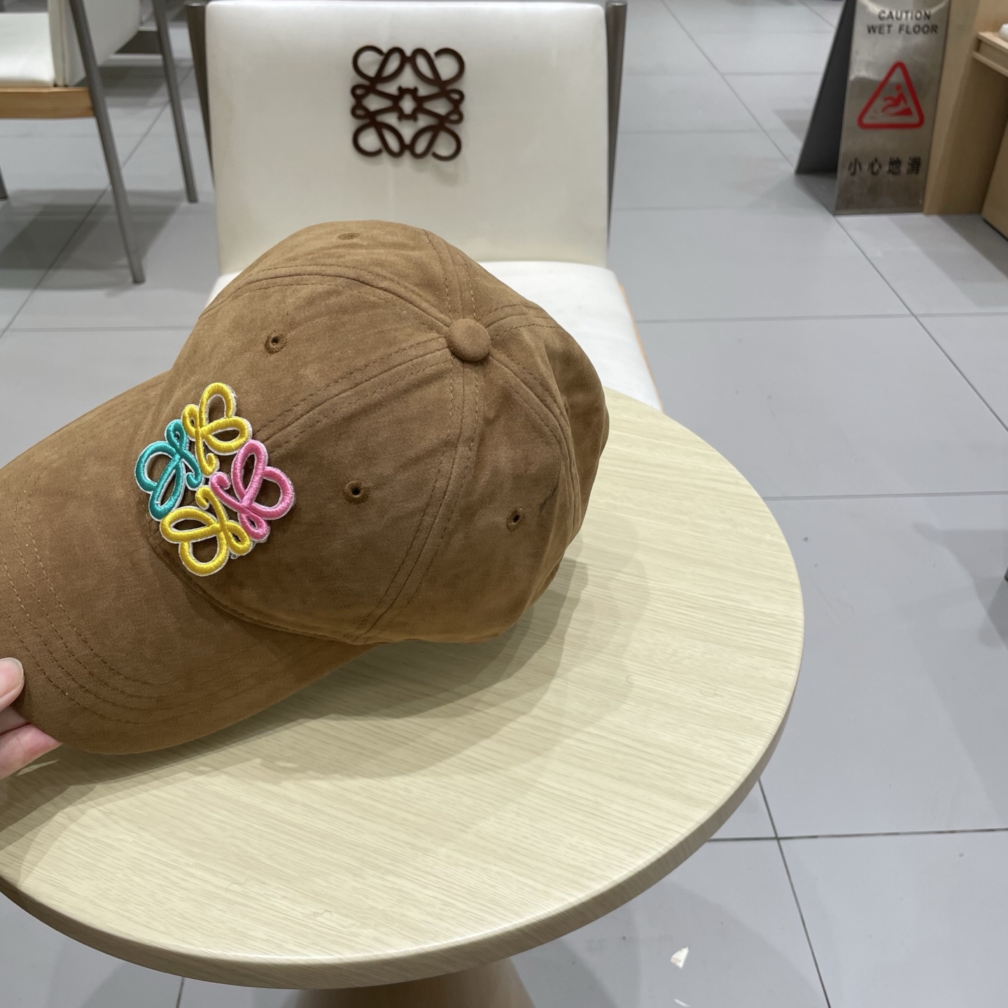 👒罗意威👒LOEWE秋冬棒球帽🧢质感超好，外部线条定位标准，做工精细，简约大气低价走量！