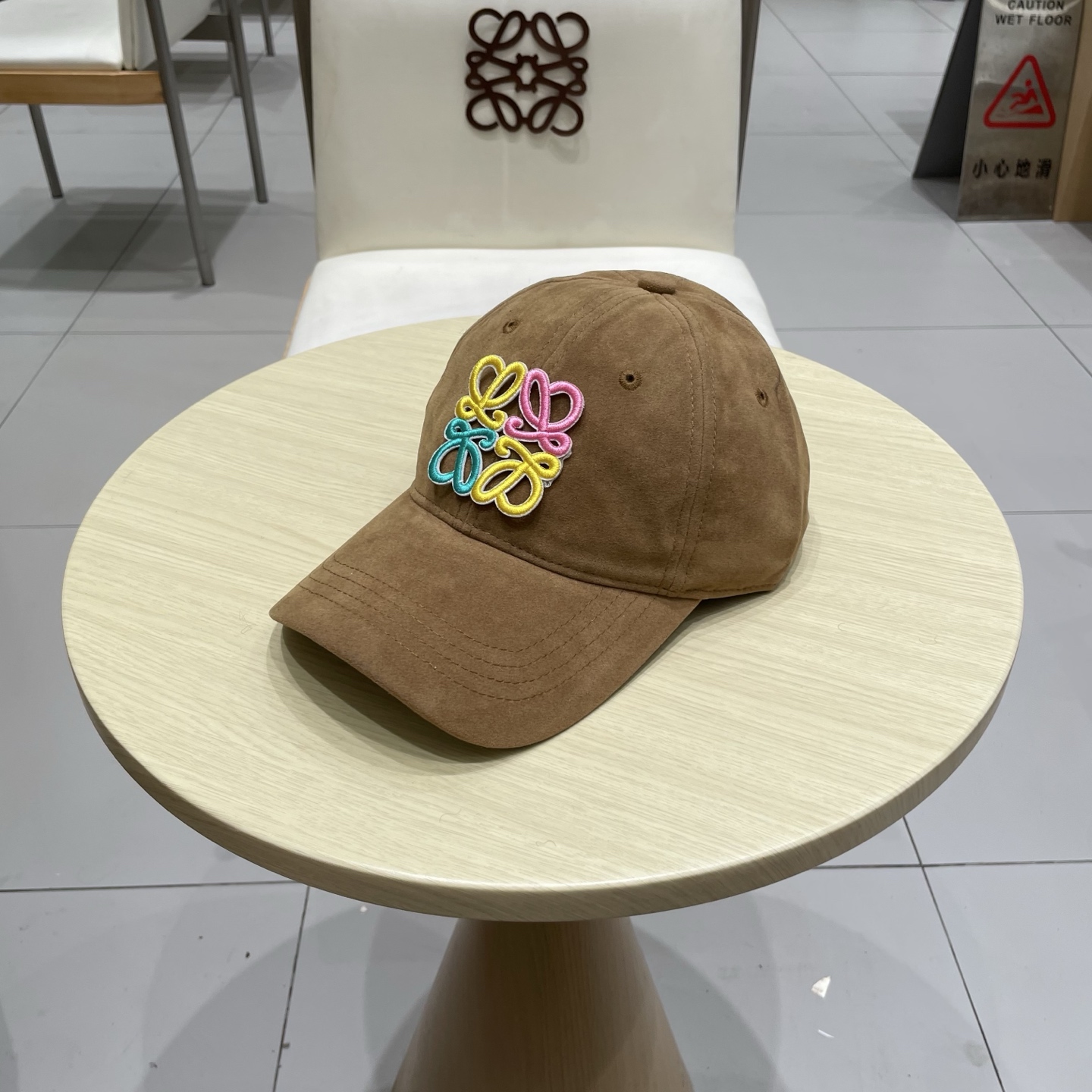  👒罗意威👒LOEWE秋冬棒球帽🧢质感超好，外部线条定位标准，做工精细，简约大气低价走量！