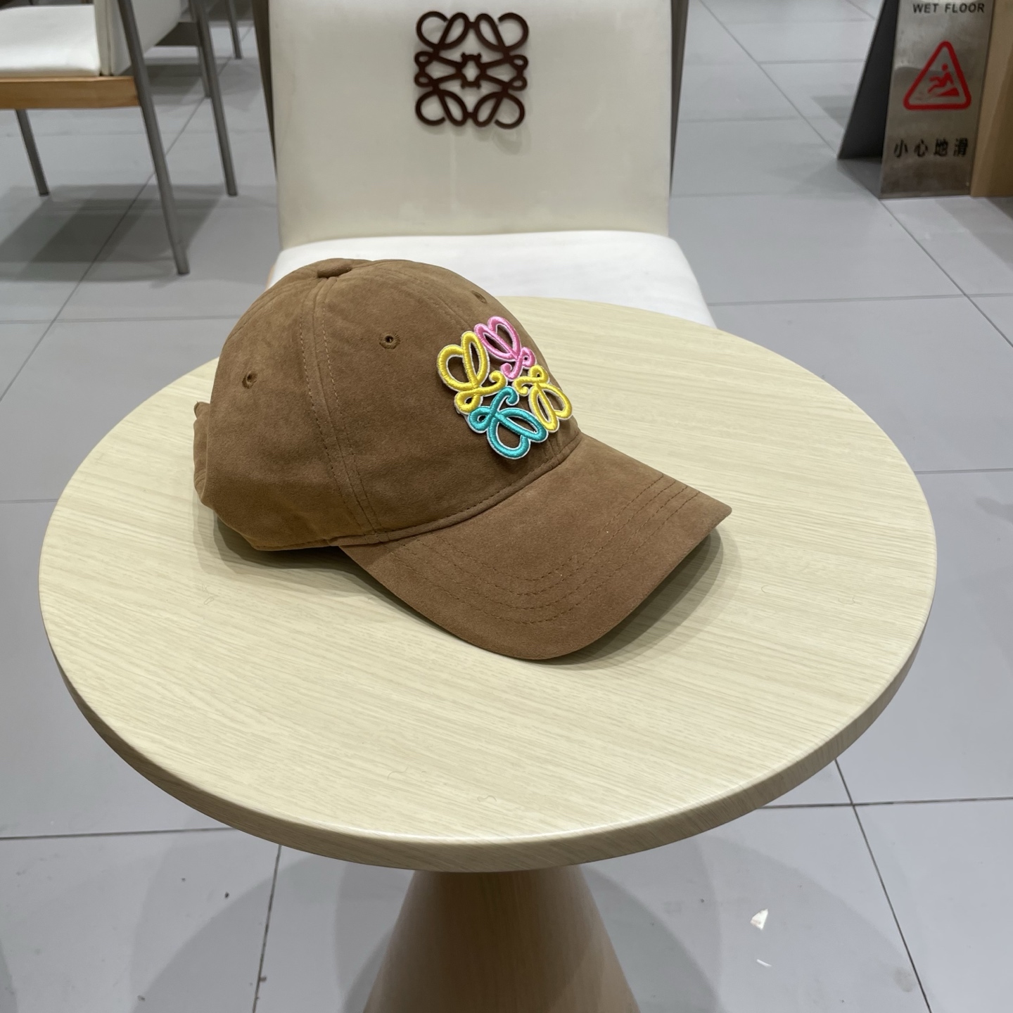  👒罗意威👒LOEWE秋冬棒球帽🧢质感超好，外部线条定位标准，做工精细，简约大气低价走量！