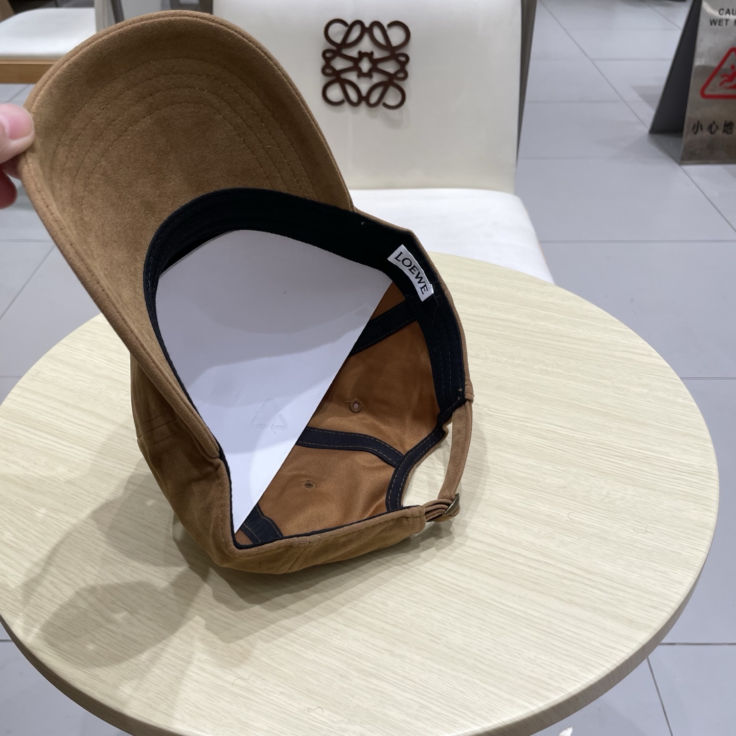  👒罗意威👒LOEWE秋冬棒球帽🧢质感超好，外部线条定位标准，做工精细，简约大气低价走量！