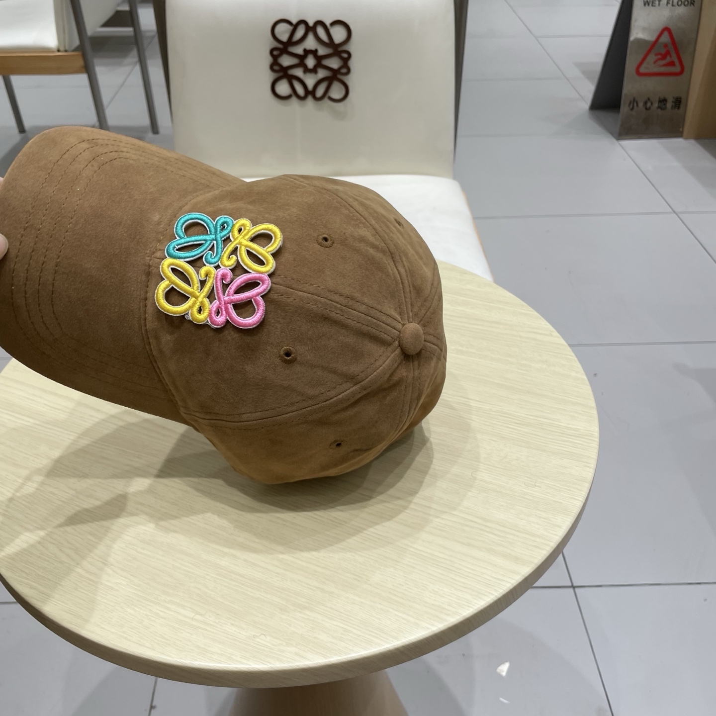  👒罗意威👒LOEWE秋冬棒球帽🧢质感超好，外部线条定位标准，做工精细，简约大气低价走量！