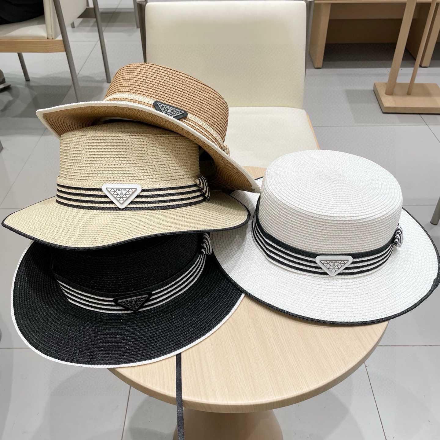 【PRADA普拉达】2025新款草帽，出街必备超好搭配，赶紧入手！