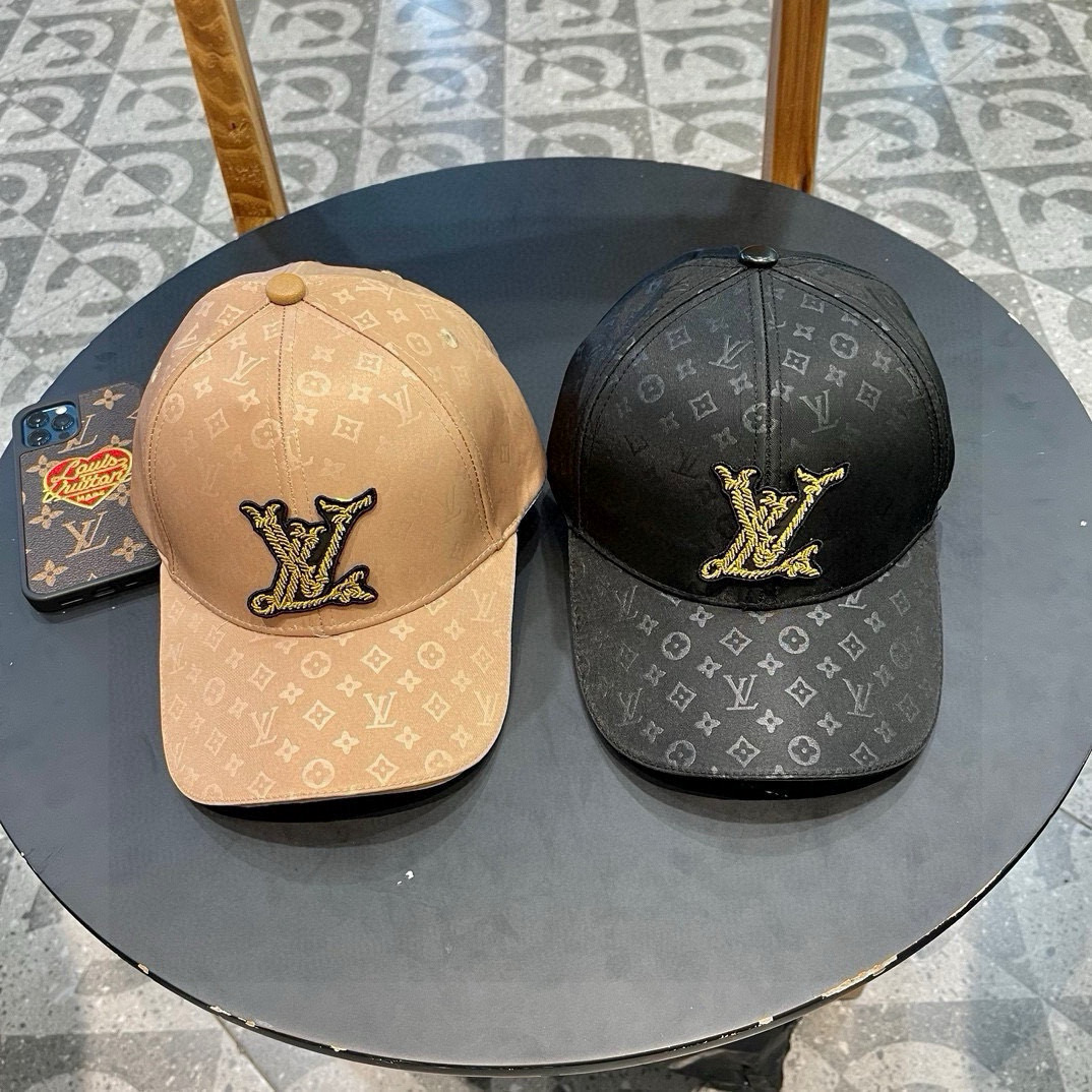  LV棒球帽🧢新款路易威登满印棒球帽🧢 火爆出货，百搭单品🥰随便搭配都很好看 质量超赞👍 时尚百搭
