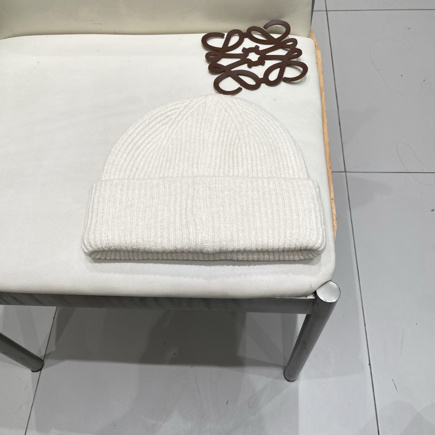  miumiu缪缪🐰秋冬毛线帽
这种高级灰色染色非常难染！简直质感从头开始了！巨推荐大家
这顶不管什么类