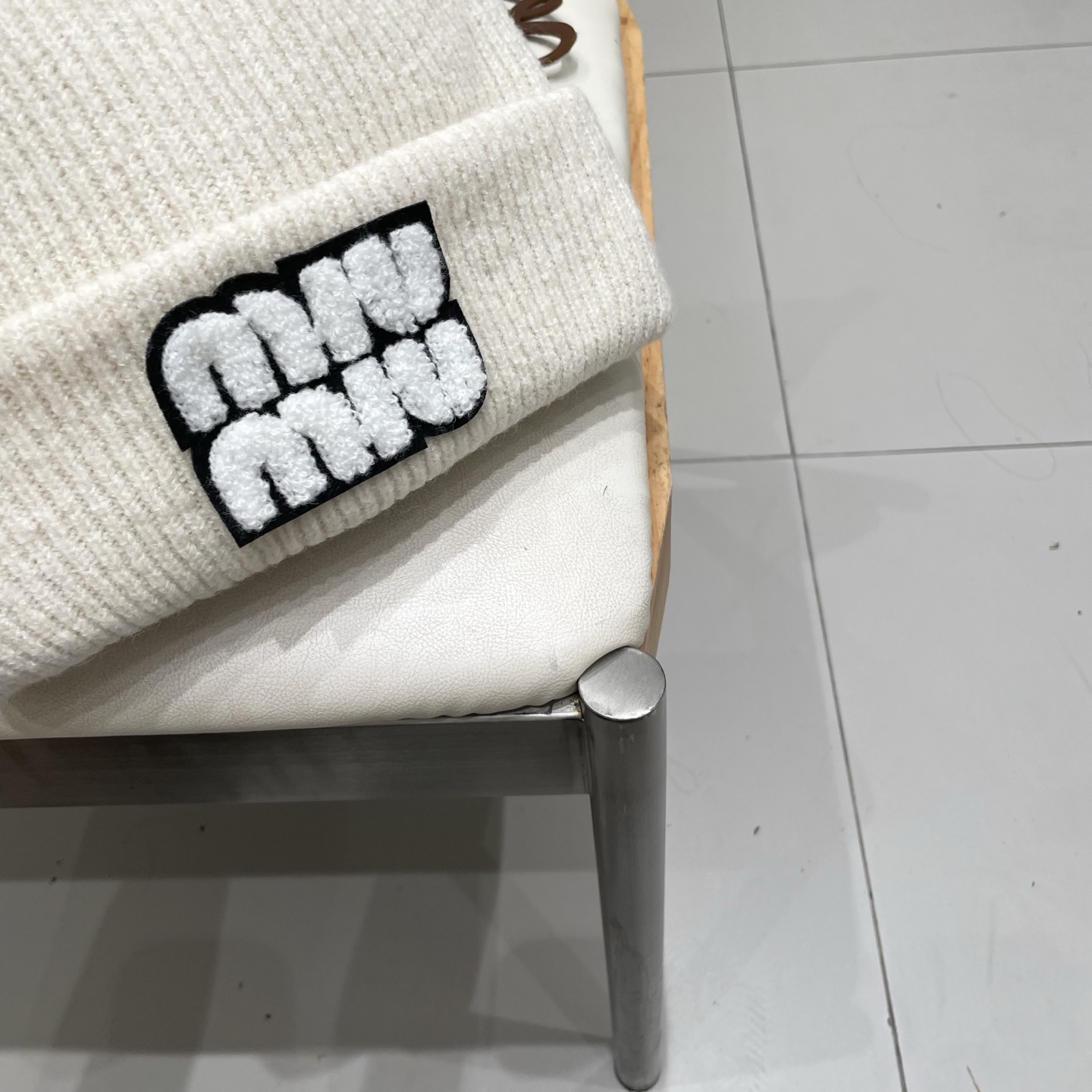  miumiu缪缪🐰秋冬毛线帽
这种高级灰色染色非常难染！简直质感从头开始了！巨推荐大家
这顶不管什么类