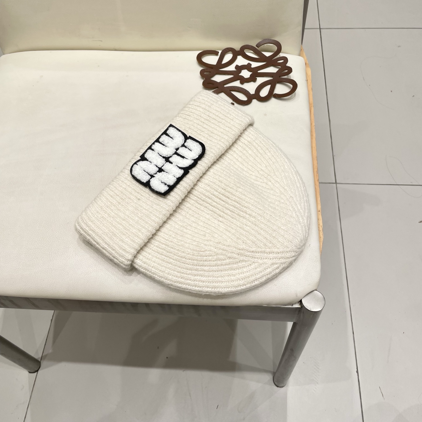  miumiu缪缪🐰秋冬毛线帽
这种高级灰色染色非常难染！简直质感从头开始了！巨推荐大家
这顶不管什么类