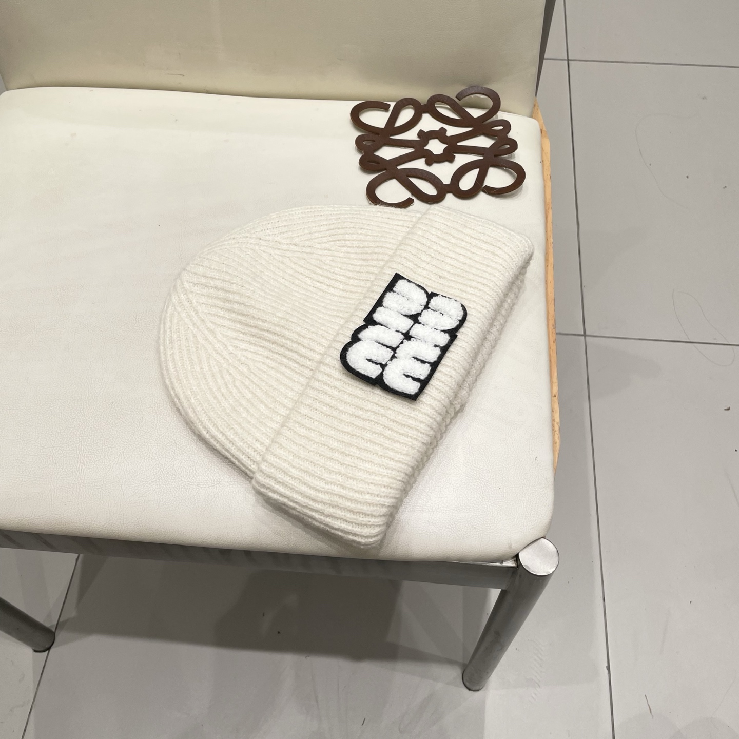  miumiu缪缪🐰秋冬毛线帽
这种高级灰色染色非常难染！简直质感从头开始了！巨推荐大家
这顶不管什么类