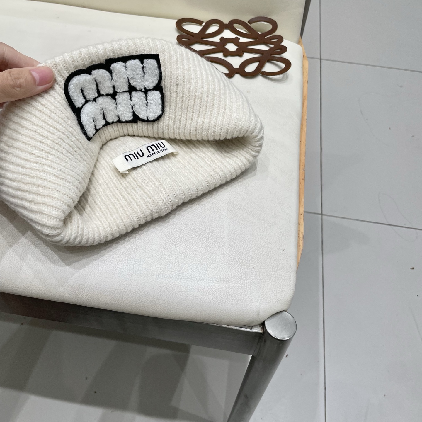  miumiu缪缪🐰秋冬毛线帽
这种高级灰色染色非常难染！简直质感从头开始了！巨推荐大家
这顶不管什么类