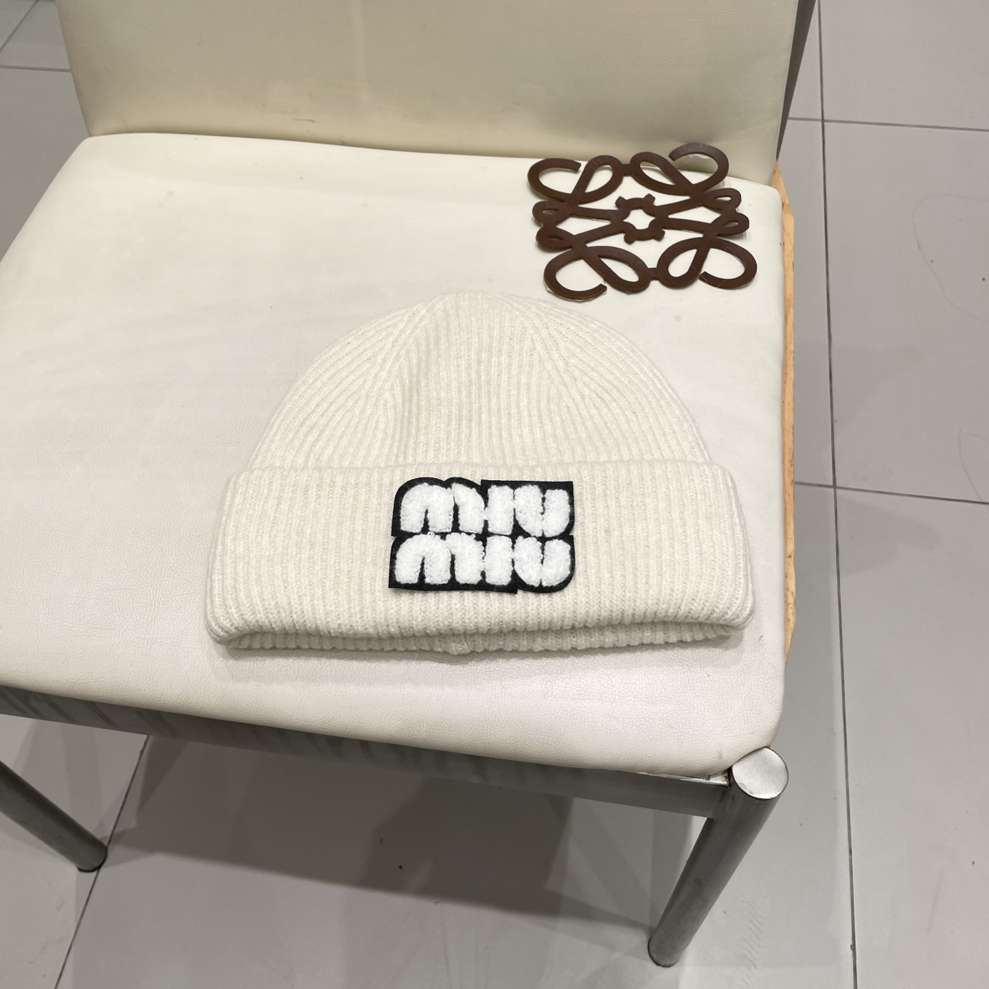  miumiu缪缪🐰秋冬毛线帽
这种高级灰色染色非常难染！简直质感从头开始了！巨推荐大家
这顶不管什么类