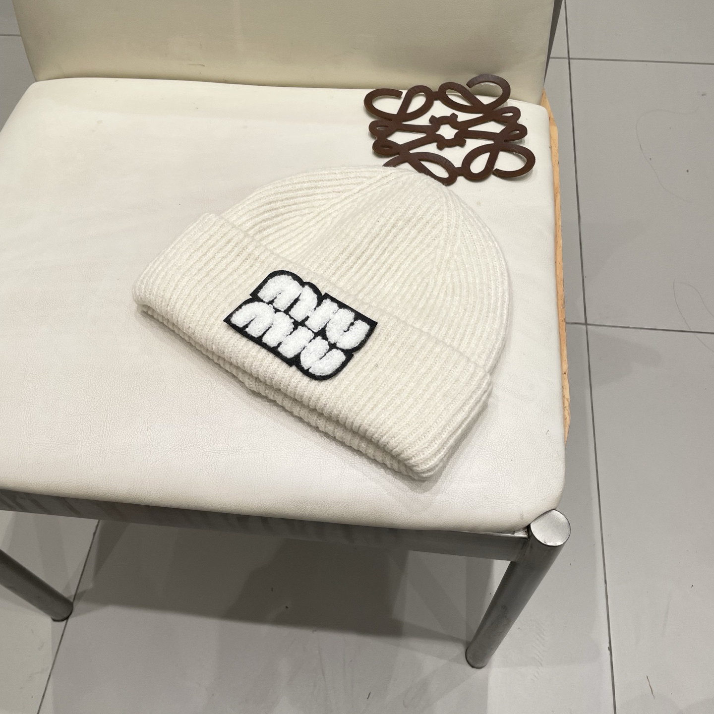  miumiu缪缪🐰秋冬毛线帽
这种高级灰色染色非常难染！简直质感从头开始了！巨推荐大家
这顶不管什么类