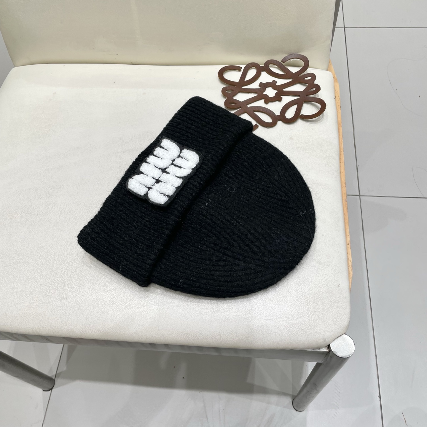  miumiu缪缪🐰秋冬毛线帽
这种高级灰色染色非常难染！简直质感从头开始了！巨推荐大家
这顶不管什么类