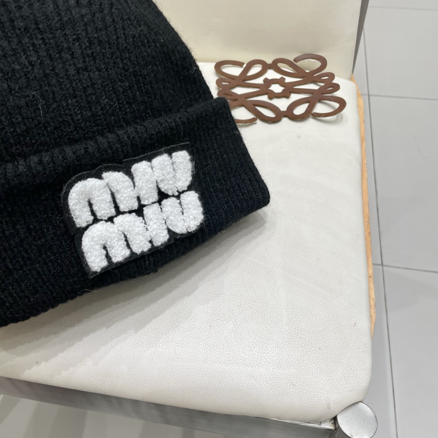  miumiu缪缪🐰秋冬毛线帽
这种高级灰色染色非常难染！简直质感从头开始了！巨推荐大家
这顶不管什么类