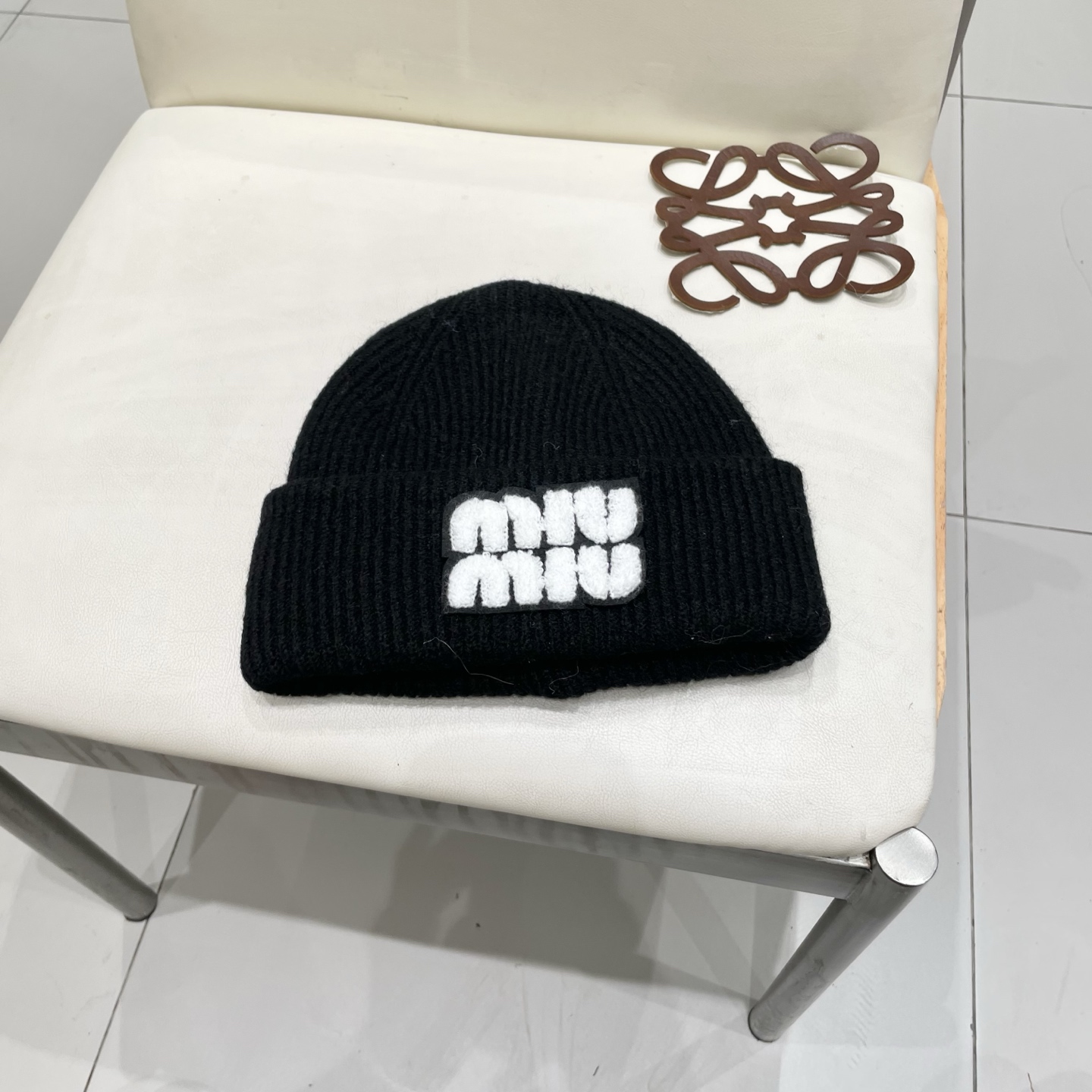  miumiu缪缪🐰秋冬毛线帽
这种高级灰色染色非常难染！简直质感从头开始了！巨推荐大家
这顶不管什么类