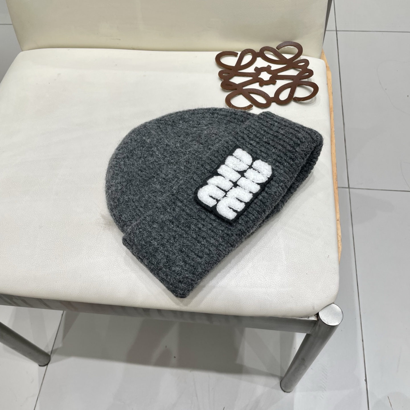  miumiu缪缪🐰秋冬毛线帽
这种高级灰色染色非常难染！简直质感从头开始了！巨推荐大家
这顶不管什么类