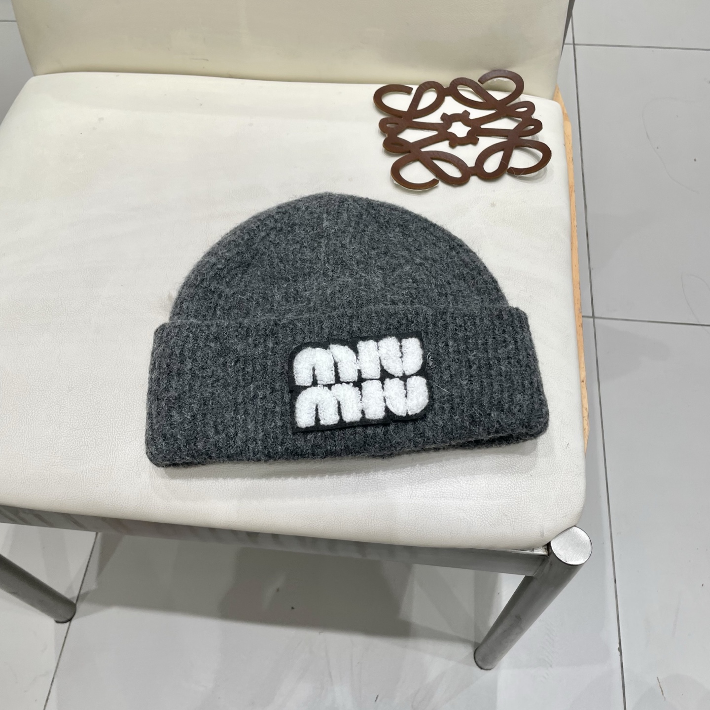  miumiu缪缪🐰秋冬毛线帽
这种高级灰色染色非常难染！简直质感从头开始了！巨推荐大家
这顶不管什么类