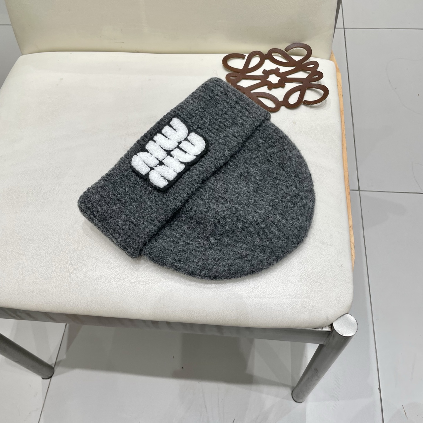  miumiu缪缪🐰秋冬毛线帽
这种高级灰色染色非常难染！简直质感从头开始了！巨推荐大家
这顶不管什么类