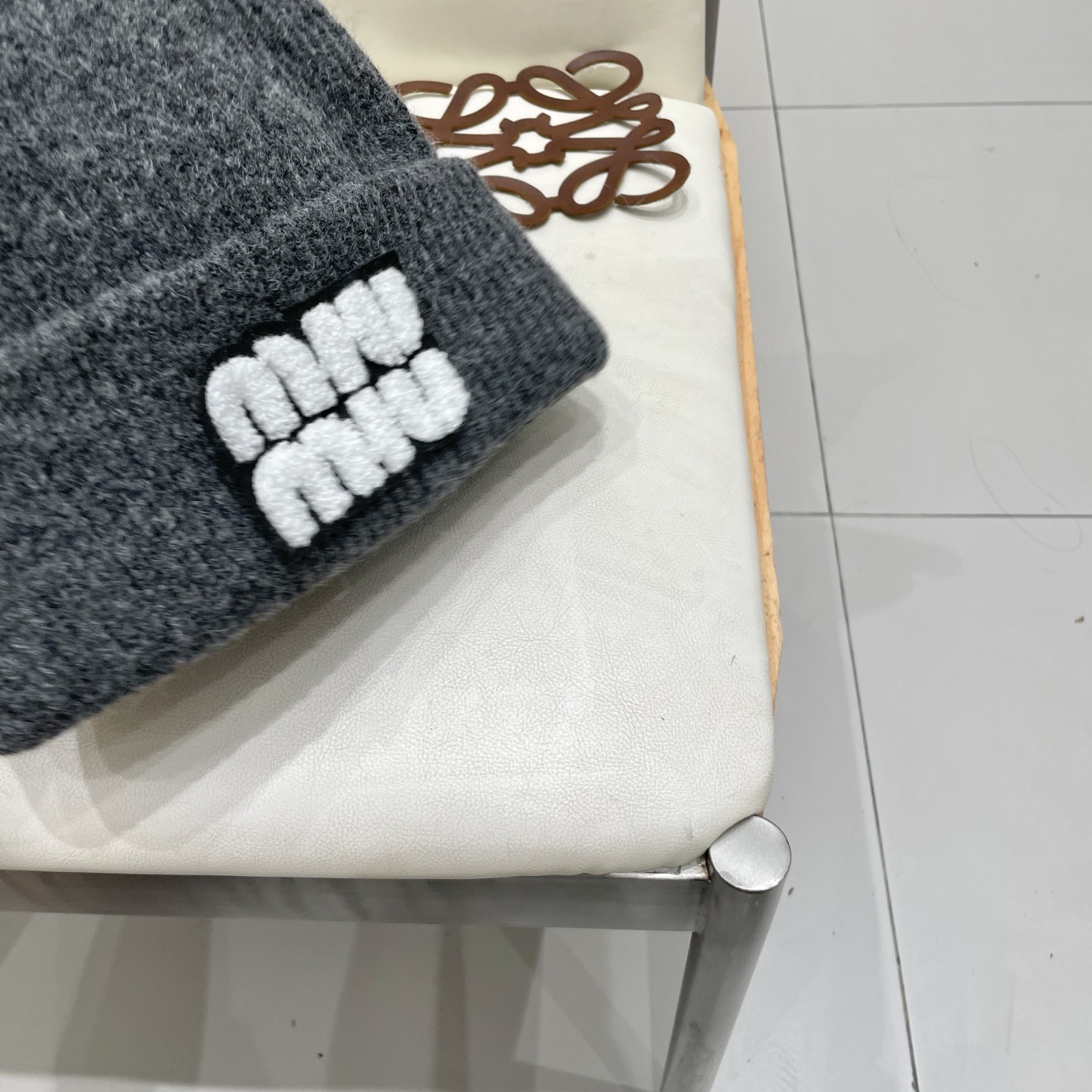  miumiu缪缪🐰秋冬毛线帽
这种高级灰色染色非常难染！简直质感从头开始了！巨推荐大家
这顶不管什么类