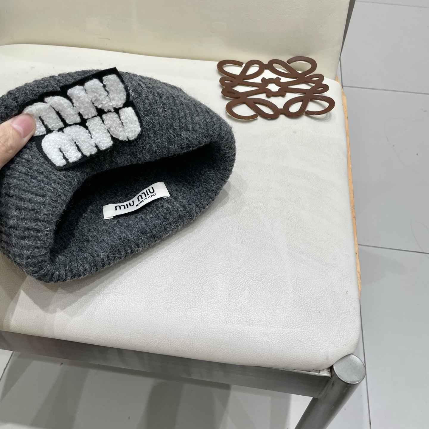  miumiu缪缪🐰秋冬毛线帽
这种高级灰色染色非常难染！简直质感从头开始了！巨推荐大家
这顶不管什么类