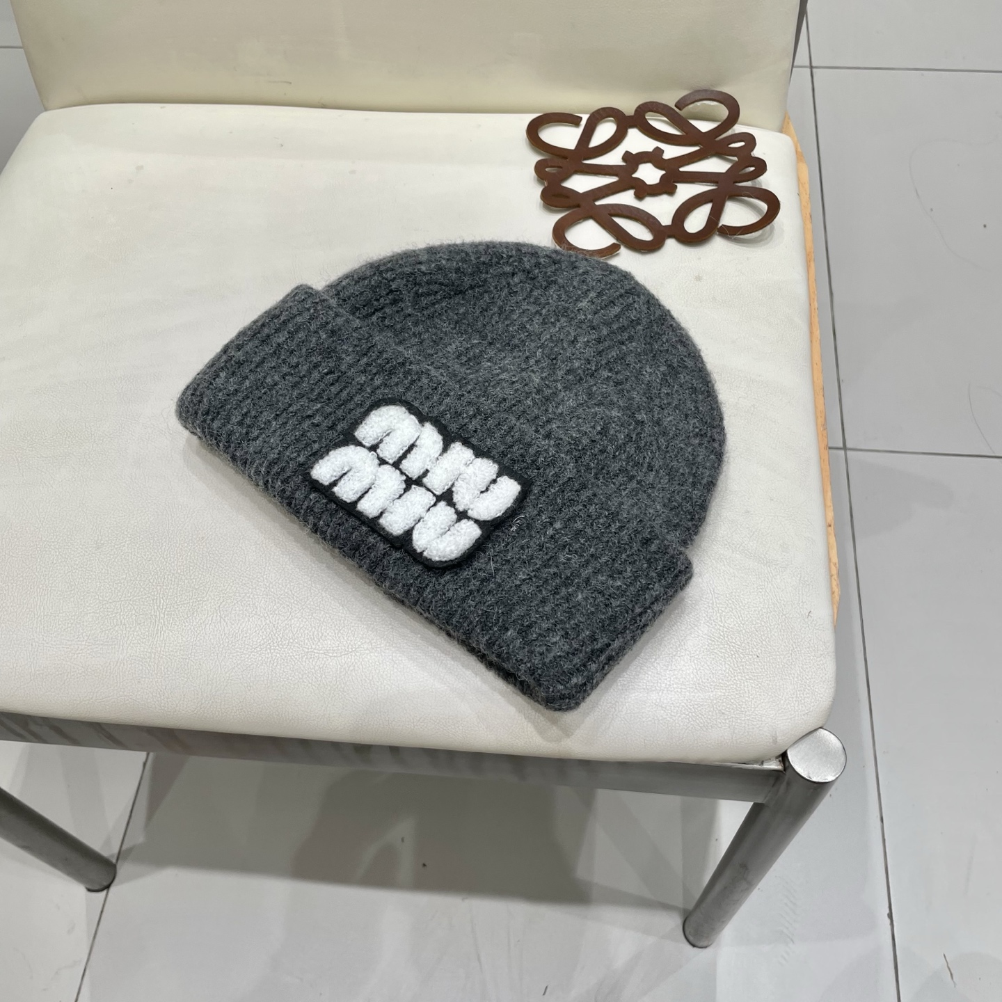  miumiu缪缪🐰秋冬毛线帽
这种高级灰色染色非常难染！简直质感从头开始了！巨推荐大家
这顶不管什么类