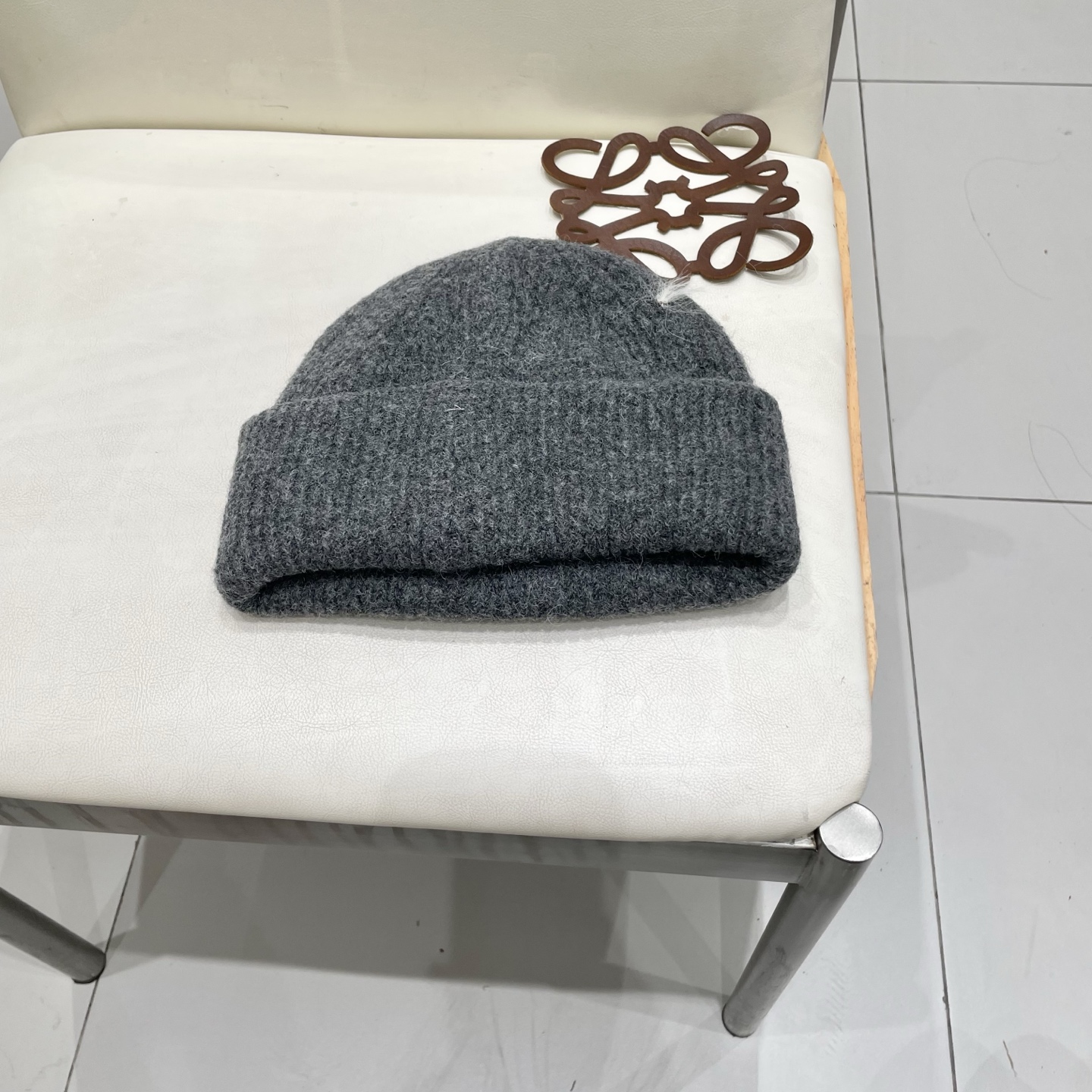  miumiu缪缪🐰秋冬毛线帽
这种高级灰色染色非常难染！简直质感从头开始了！巨推荐大家
这顶不管什么类