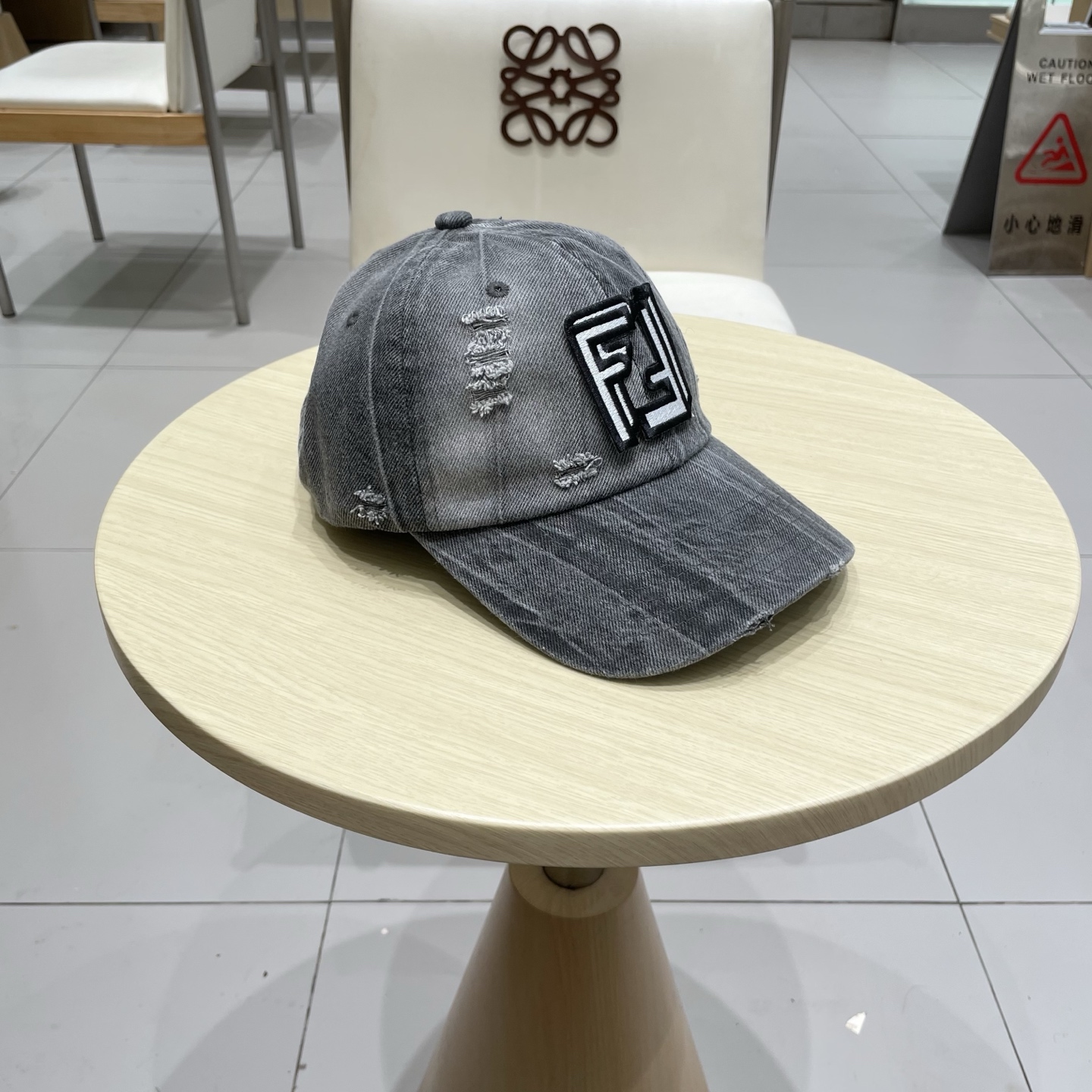  FENDI芬迪棒球帽🧢 经典FF中古单品，气质穿搭单品，质量杠杠👍