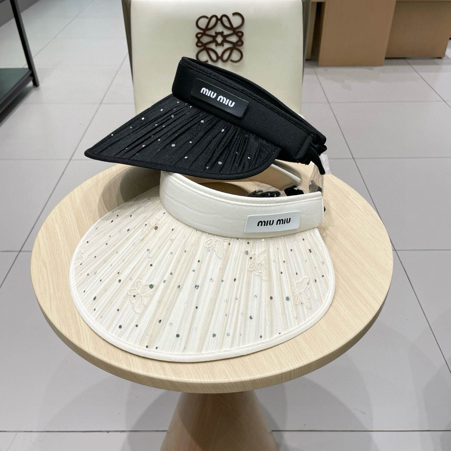  缪缪miumiu2025新款女夏季闪亮水钻空顶遮阳帽百搭优雅出游发箍帽防紫外线帽