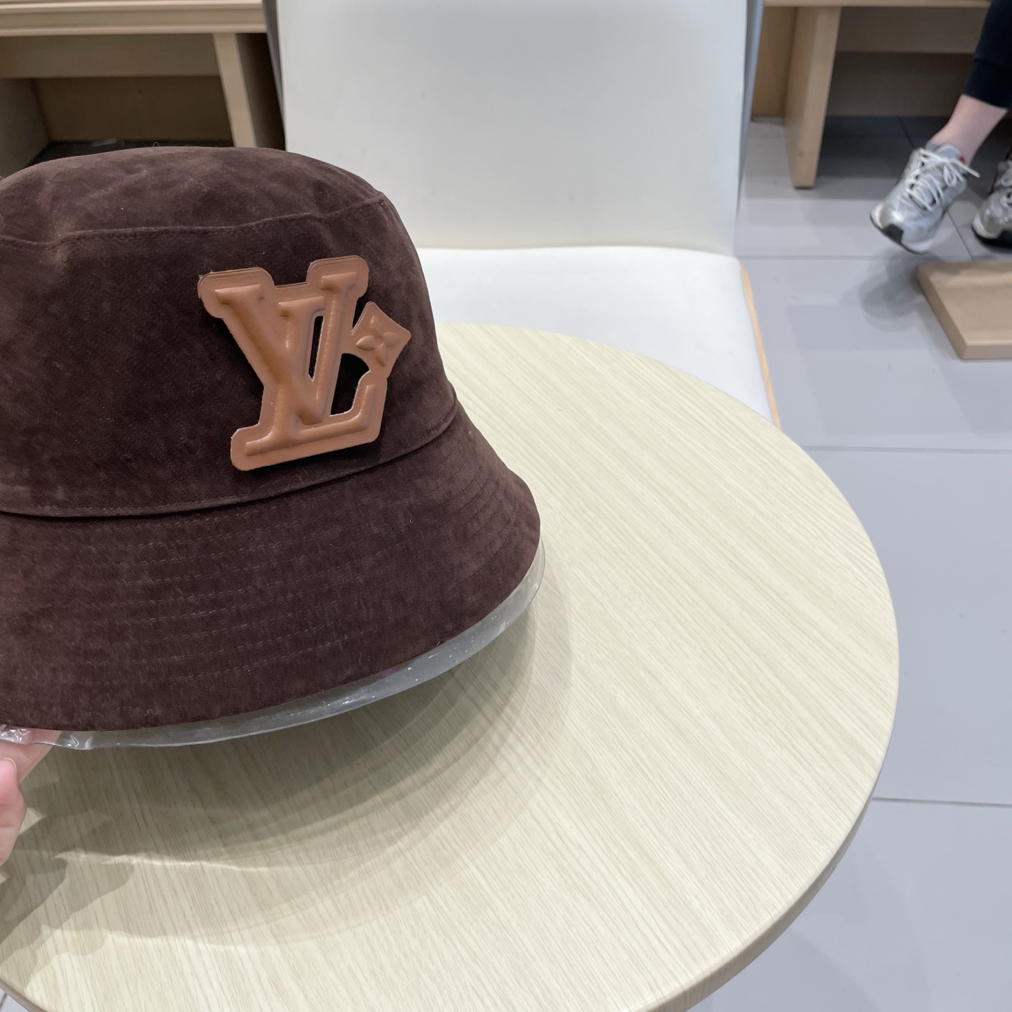  🧢路易威登棒球帽 LouisVuitton😍可双面戴！早秋新款深棕色麂皮绒渔夫帽子2025新款盆帽可折