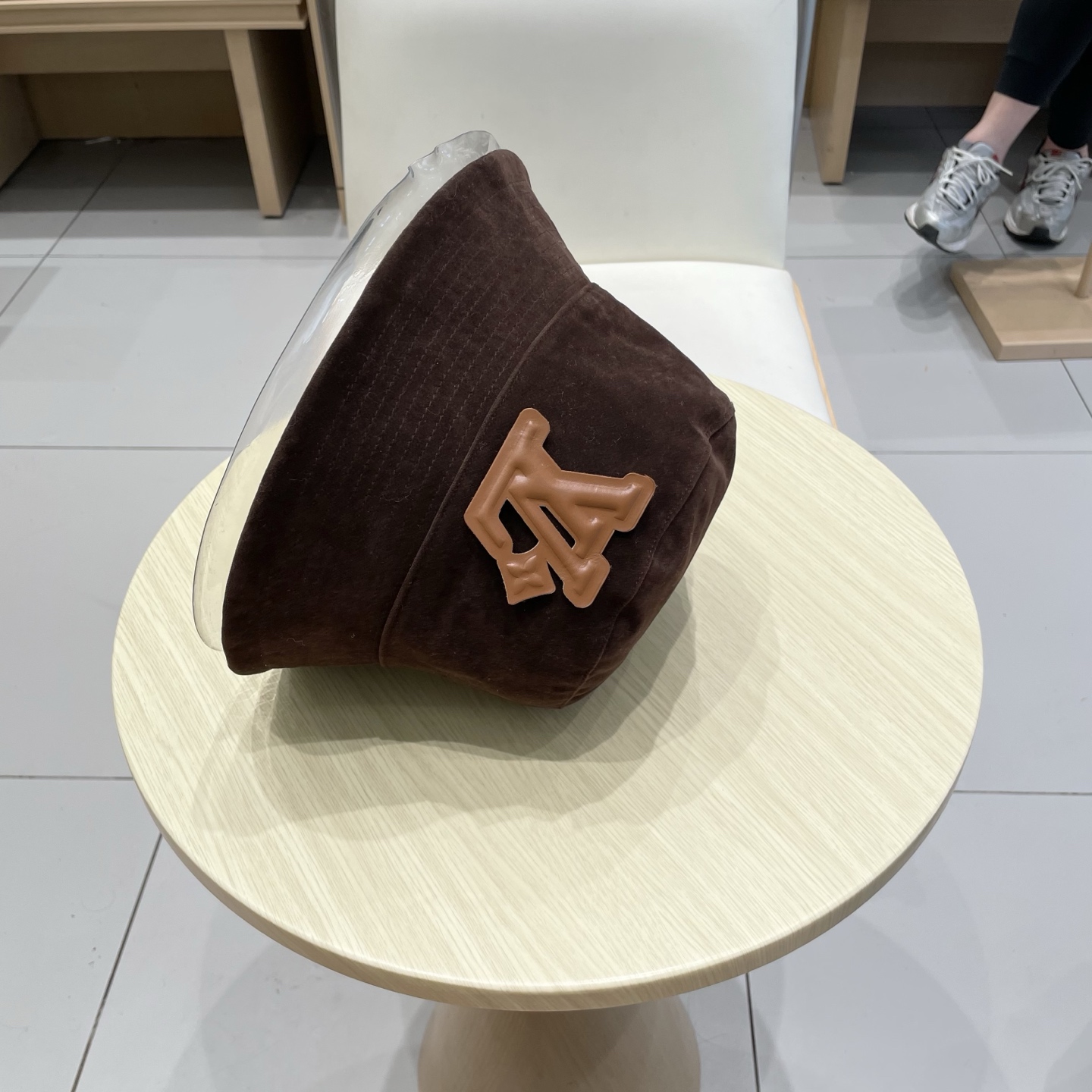  🧢路易威登棒球帽 LouisVuitton😍可双面戴！早秋新款深棕色麂皮绒渔夫帽子2025新款盆帽可折