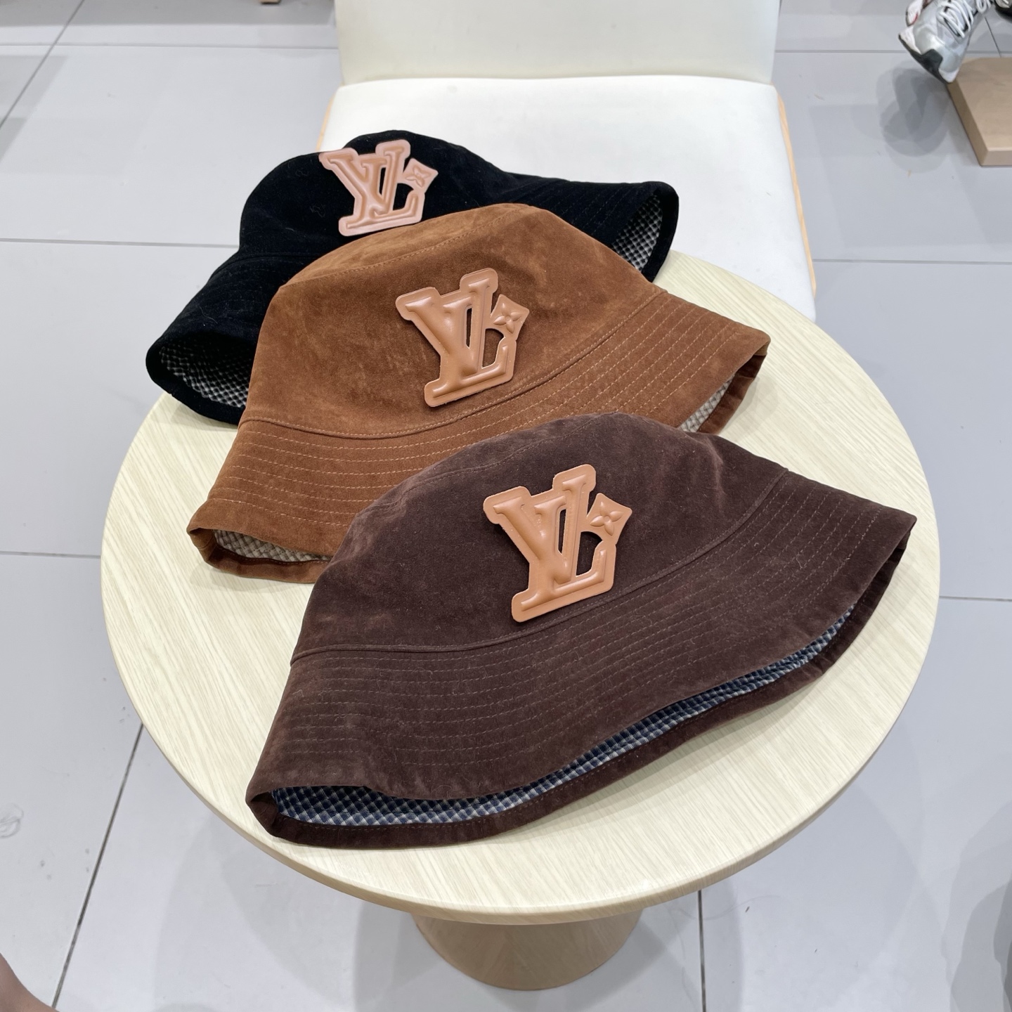  🧢路易威登棒球帽 LouisVuitton😍可双面戴！早秋新款深棕色麂皮绒渔夫帽子2025新款盆帽可折