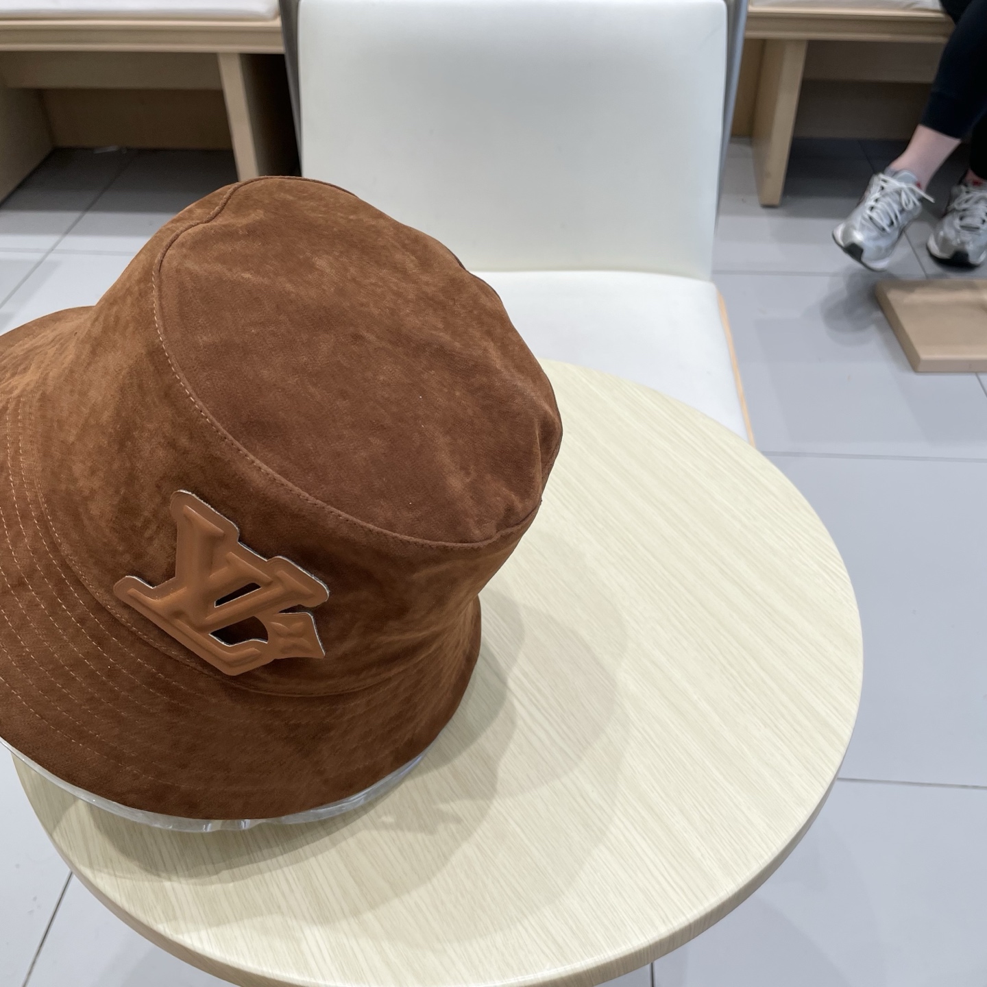  🧢路易威登棒球帽 LouisVuitton😍可双面戴！早秋新款深棕色麂皮绒渔夫帽子2025新款盆帽可折