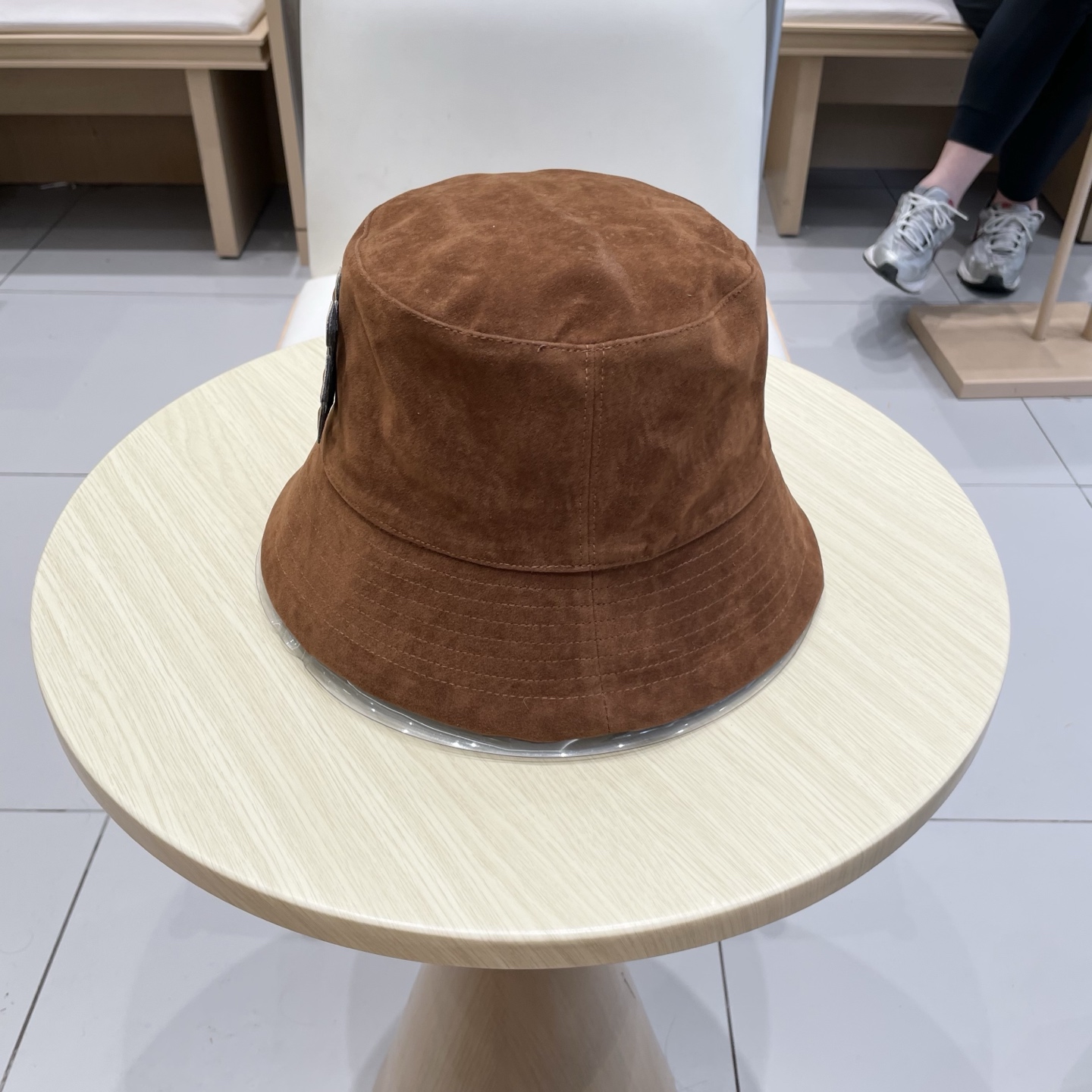  🧢路易威登棒球帽 LouisVuitton😍可双面戴！早秋新款深棕色麂皮绒渔夫帽子2025新款盆帽可折