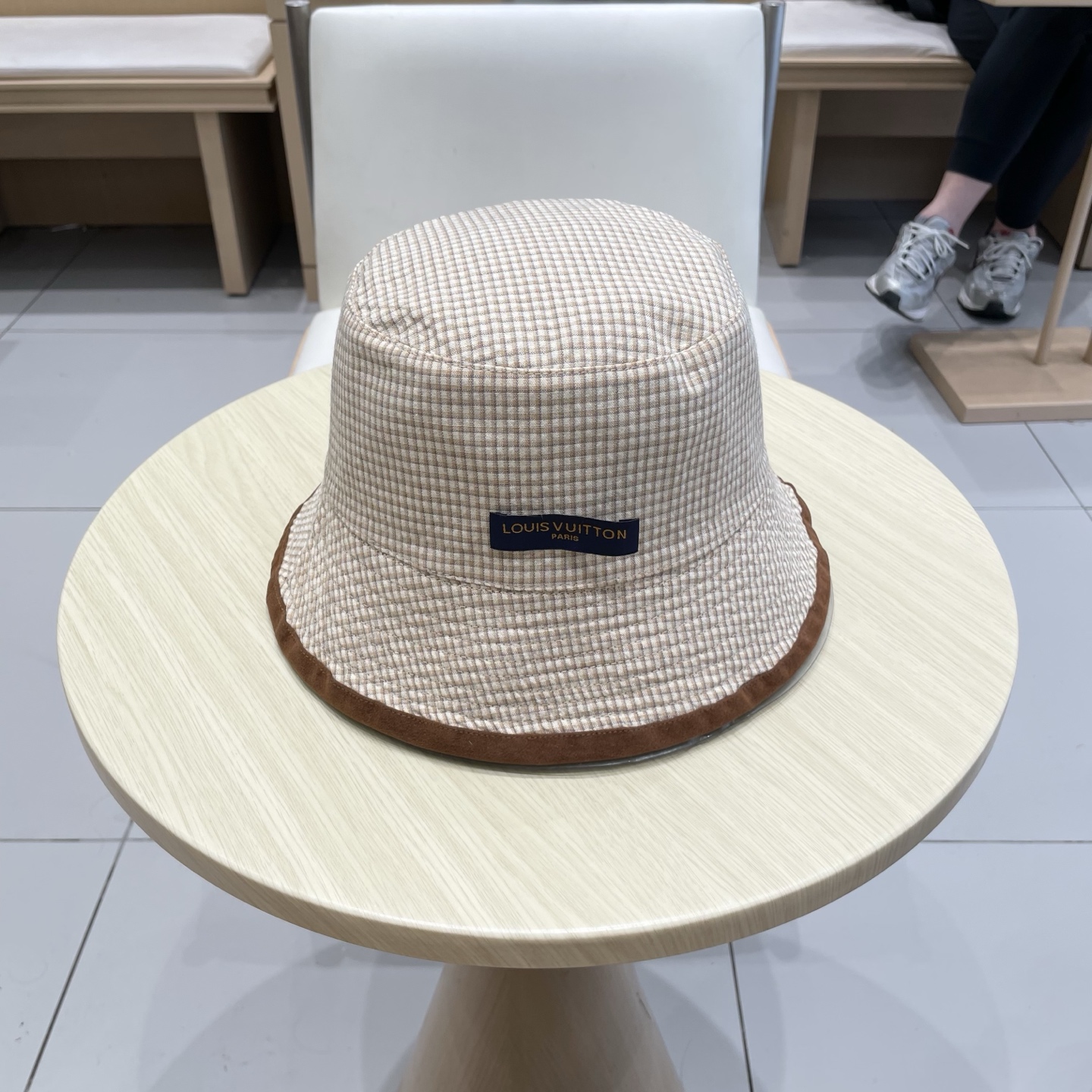  🧢路易威登棒球帽 LouisVuitton😍可双面戴！早秋新款深棕色麂皮绒渔夫帽子2025新款盆帽可折