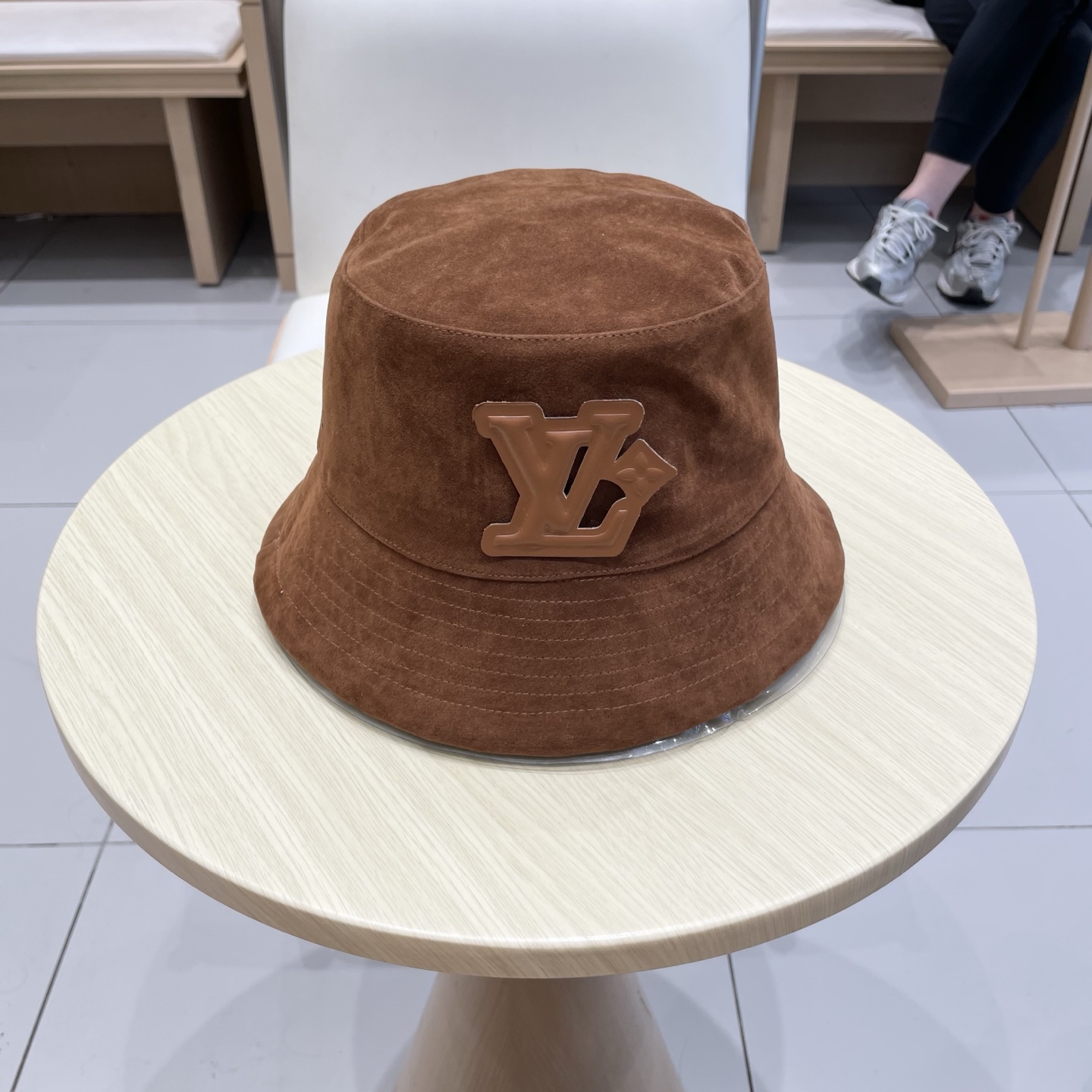  🧢路易威登棒球帽 LouisVuitton😍可双面戴！早秋新款深棕色麂皮绒渔夫帽子2025新款盆帽可折