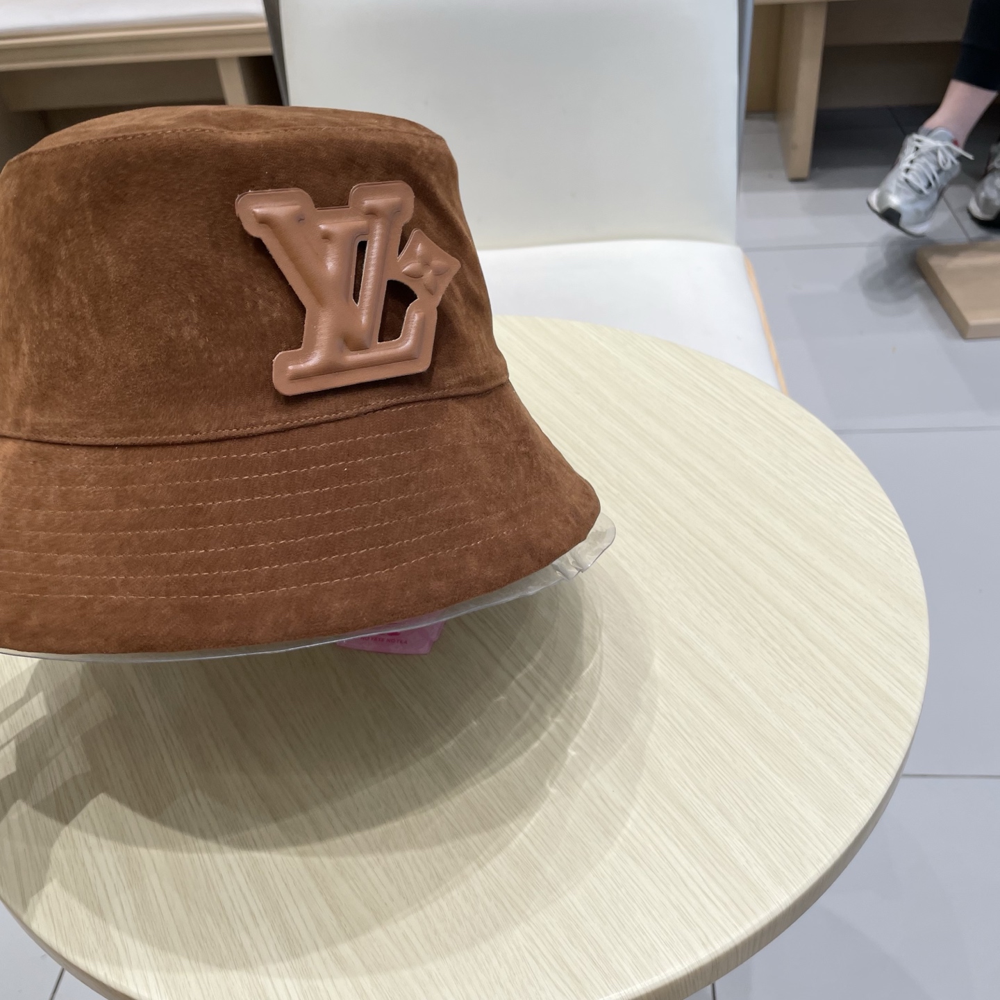  🧢路易威登棒球帽 LouisVuitton😍可双面戴！早秋新款深棕色麂皮绒渔夫帽子2025新款盆帽可折