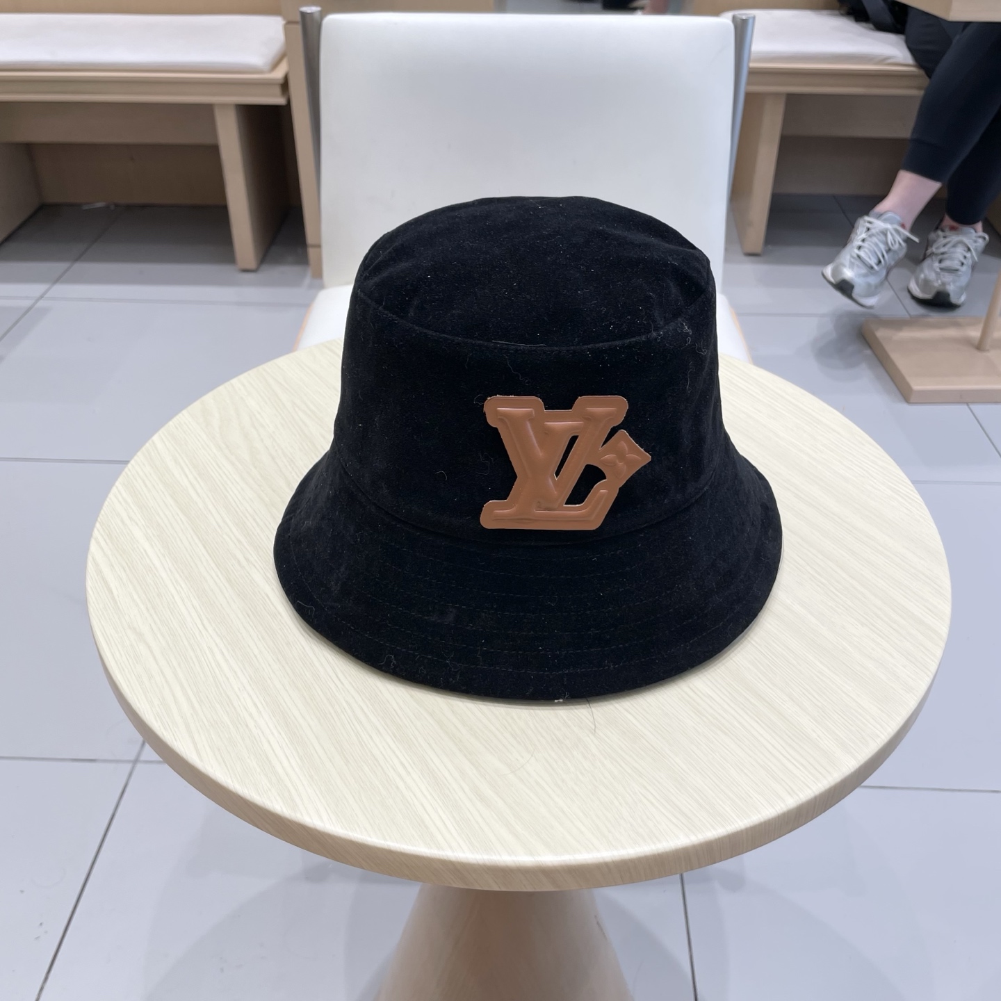  🧢路易威登棒球帽 LouisVuitton😍可双面戴！早秋新款深棕色麂皮绒渔夫帽子2025新款盆帽可折