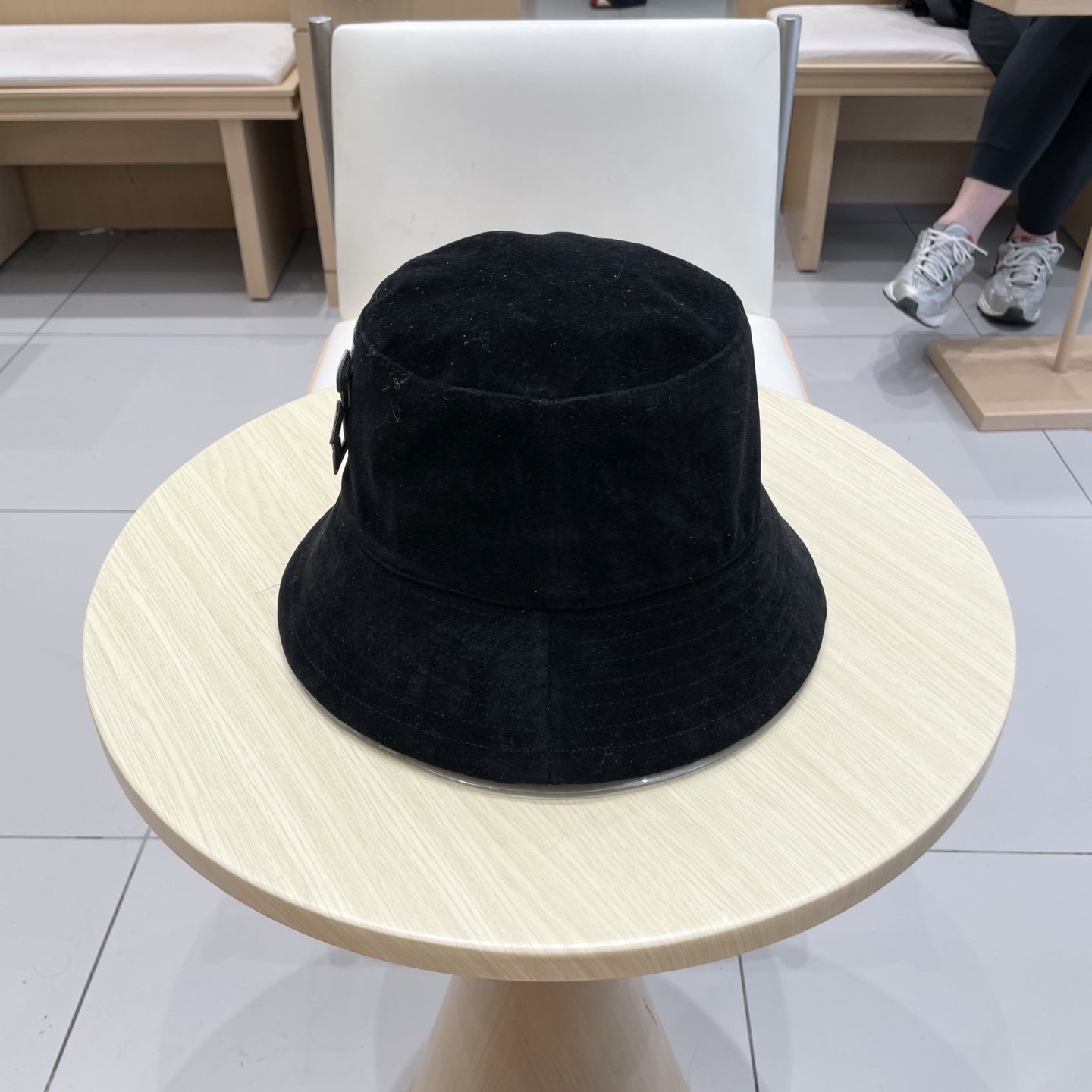  🧢路易威登棒球帽 LouisVuitton😍可双面戴！早秋新款深棕色麂皮绒渔夫帽子2025新款盆帽可折